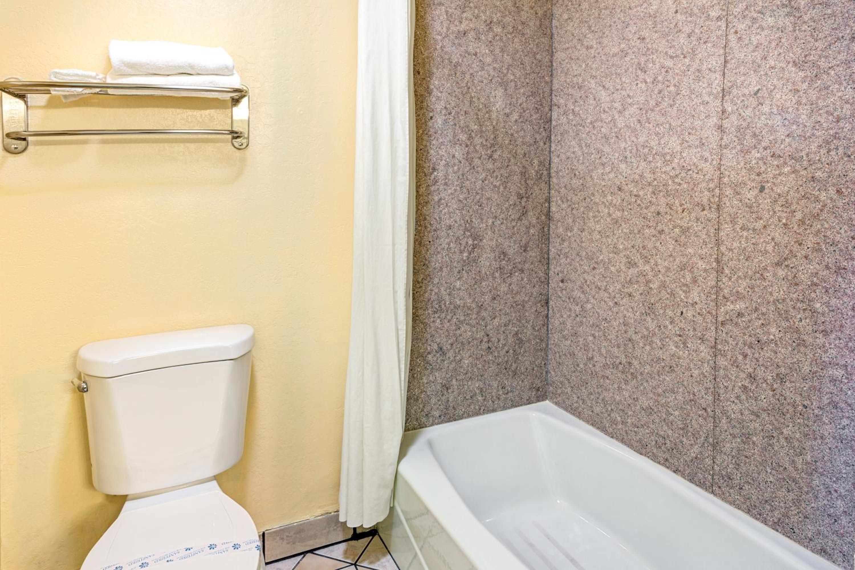 King Room - Non-Smoking - Photo 6