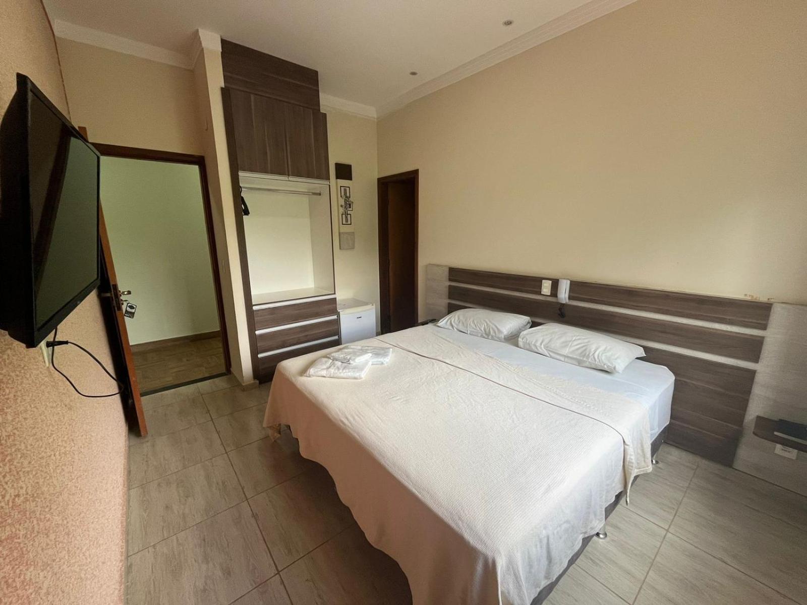 Standard King Room photo 1