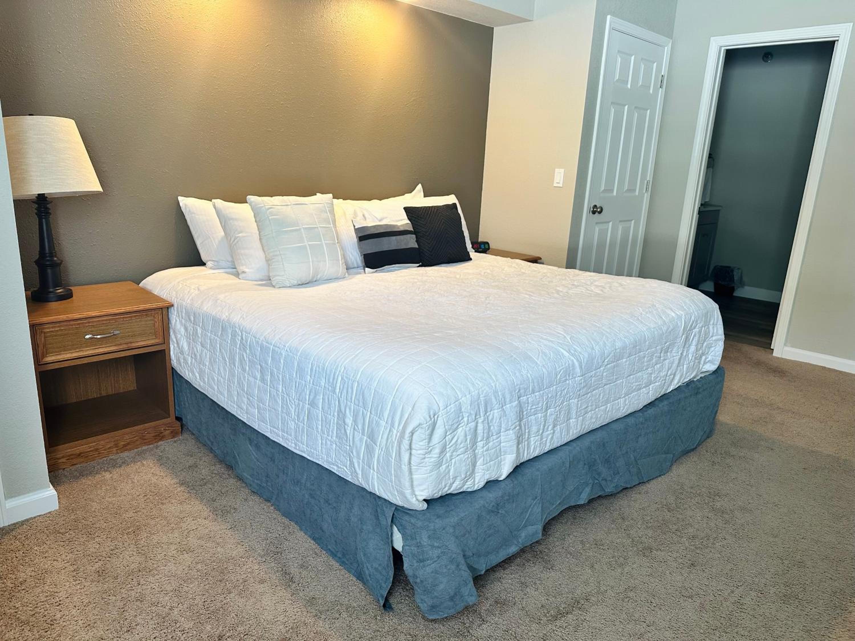 King Suite With Pool View