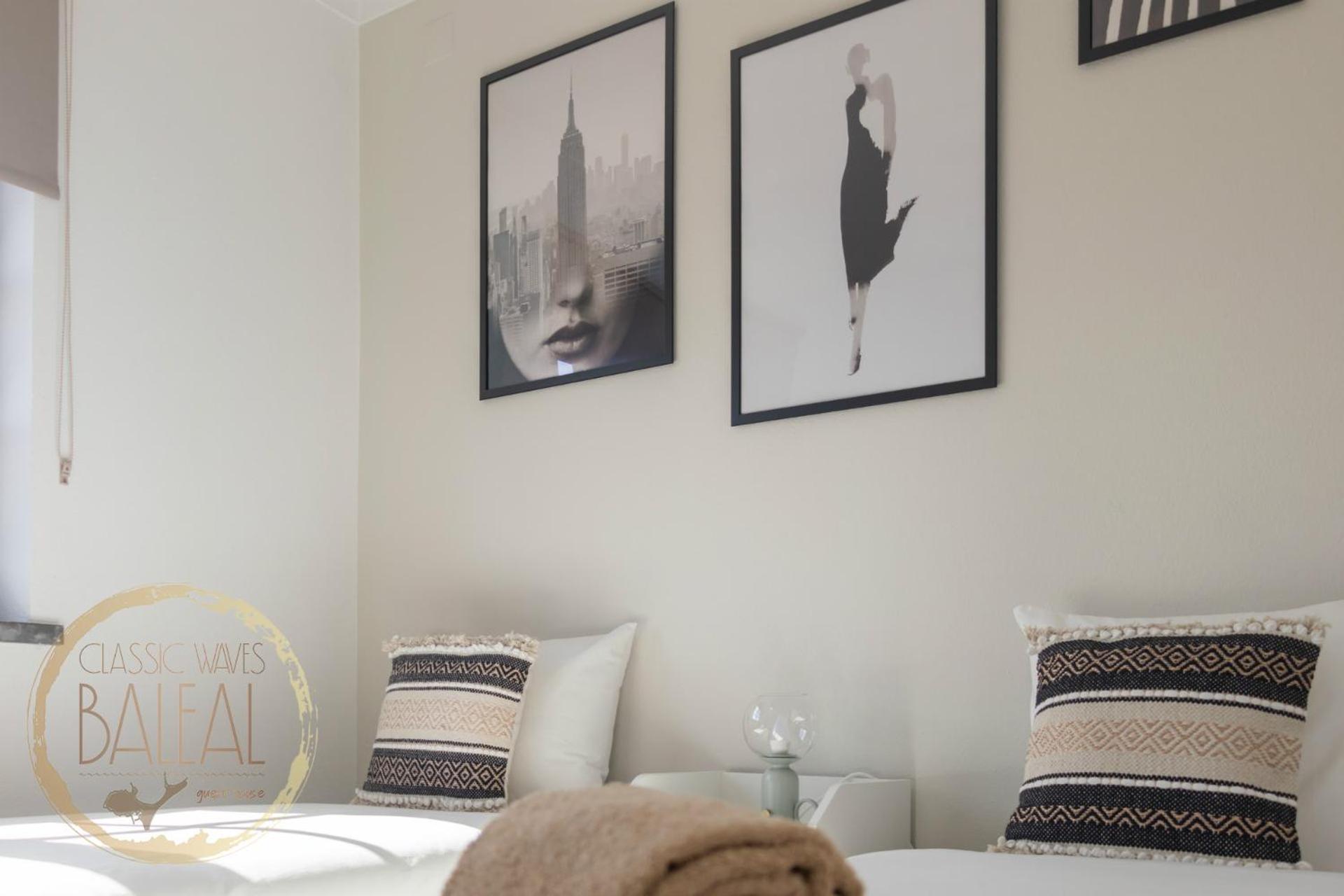 Double or Twin Room with Partial Sea View photo 3