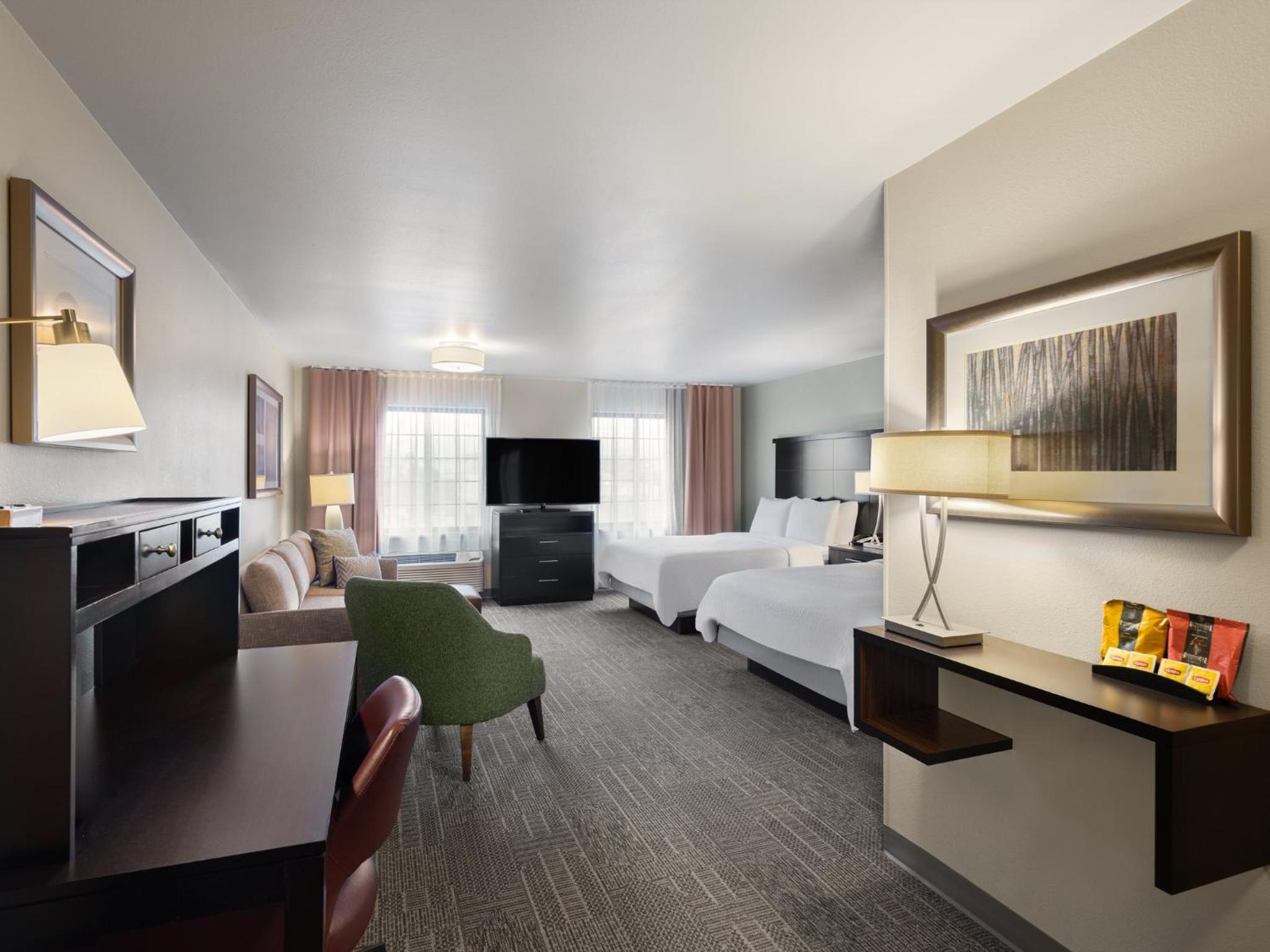 Queen Suite with Two Queen Beds with Accessible Tub - Non-Smoking photo 1