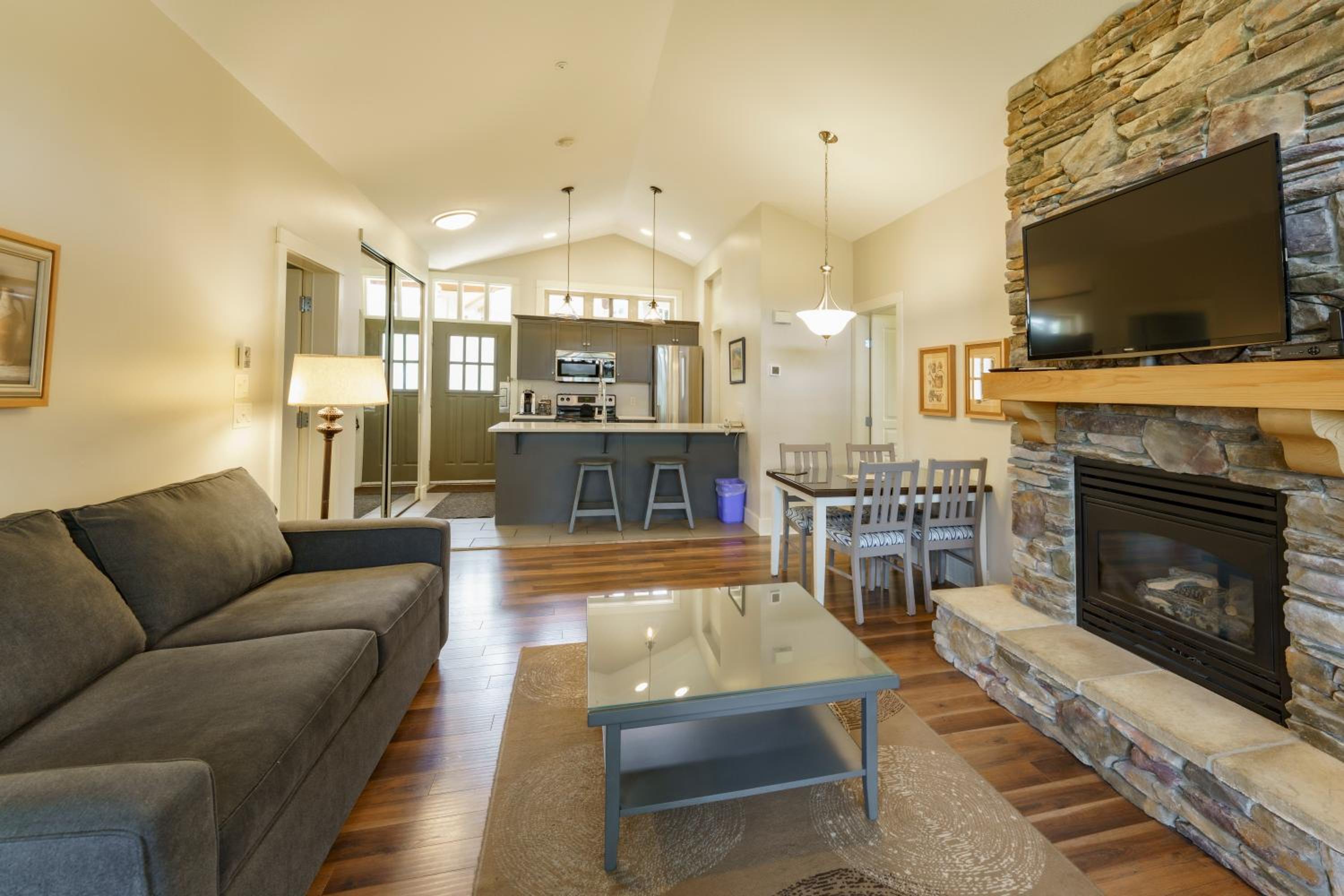 Two-Bedroom Cottage photo 2