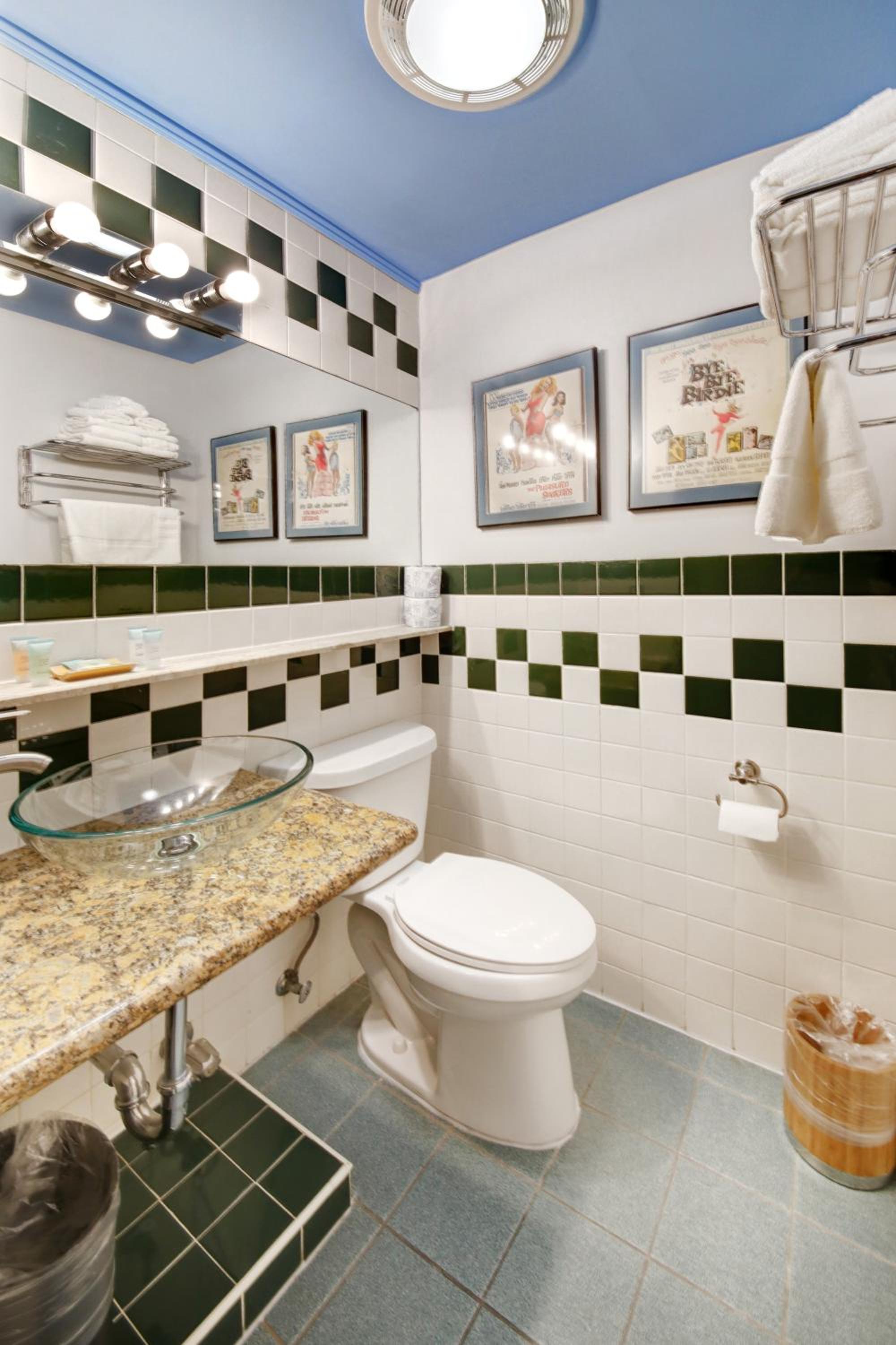 One-Bedroom Suite thumbnail 6