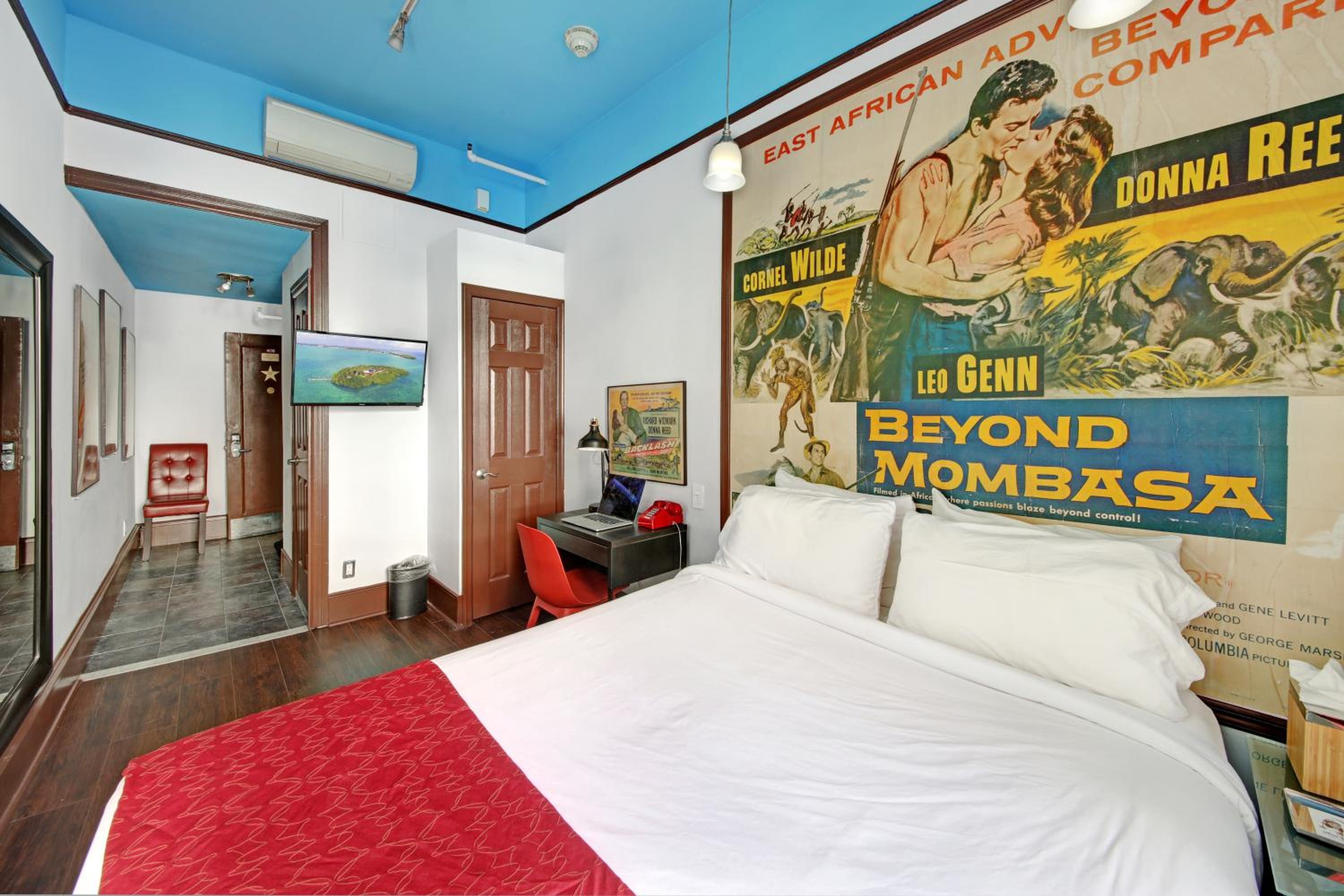 Standard Double Room thumbnail 6