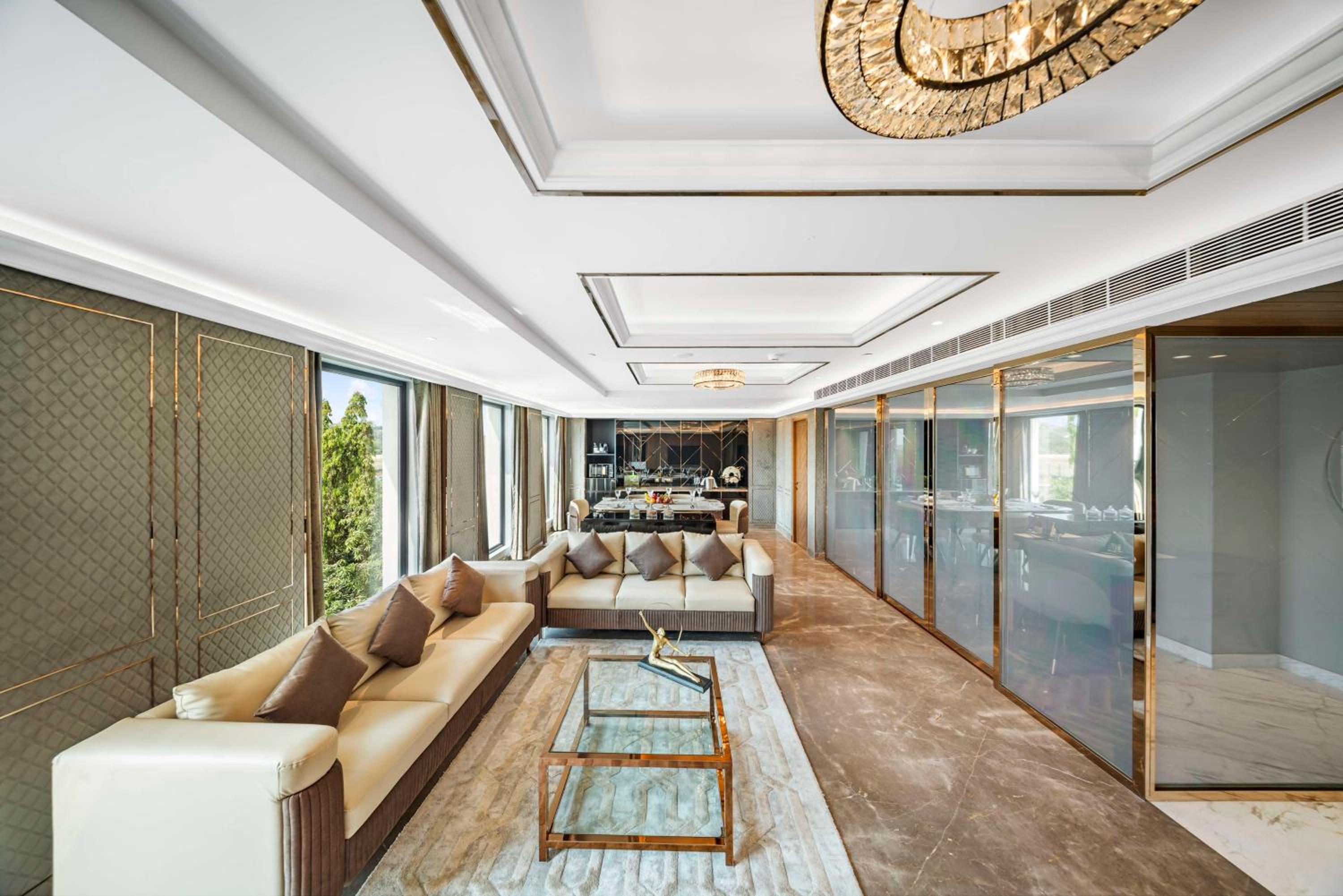 Presidential PentHouse Suite with Airport Transfers and Club Lounge access thumbnail 5