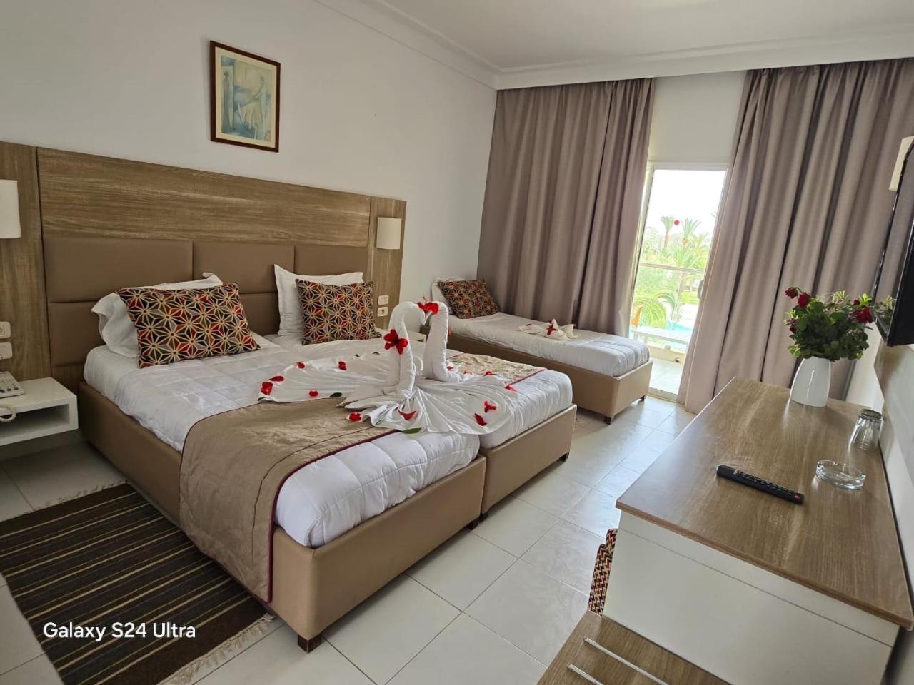 Triple Room with Pool View