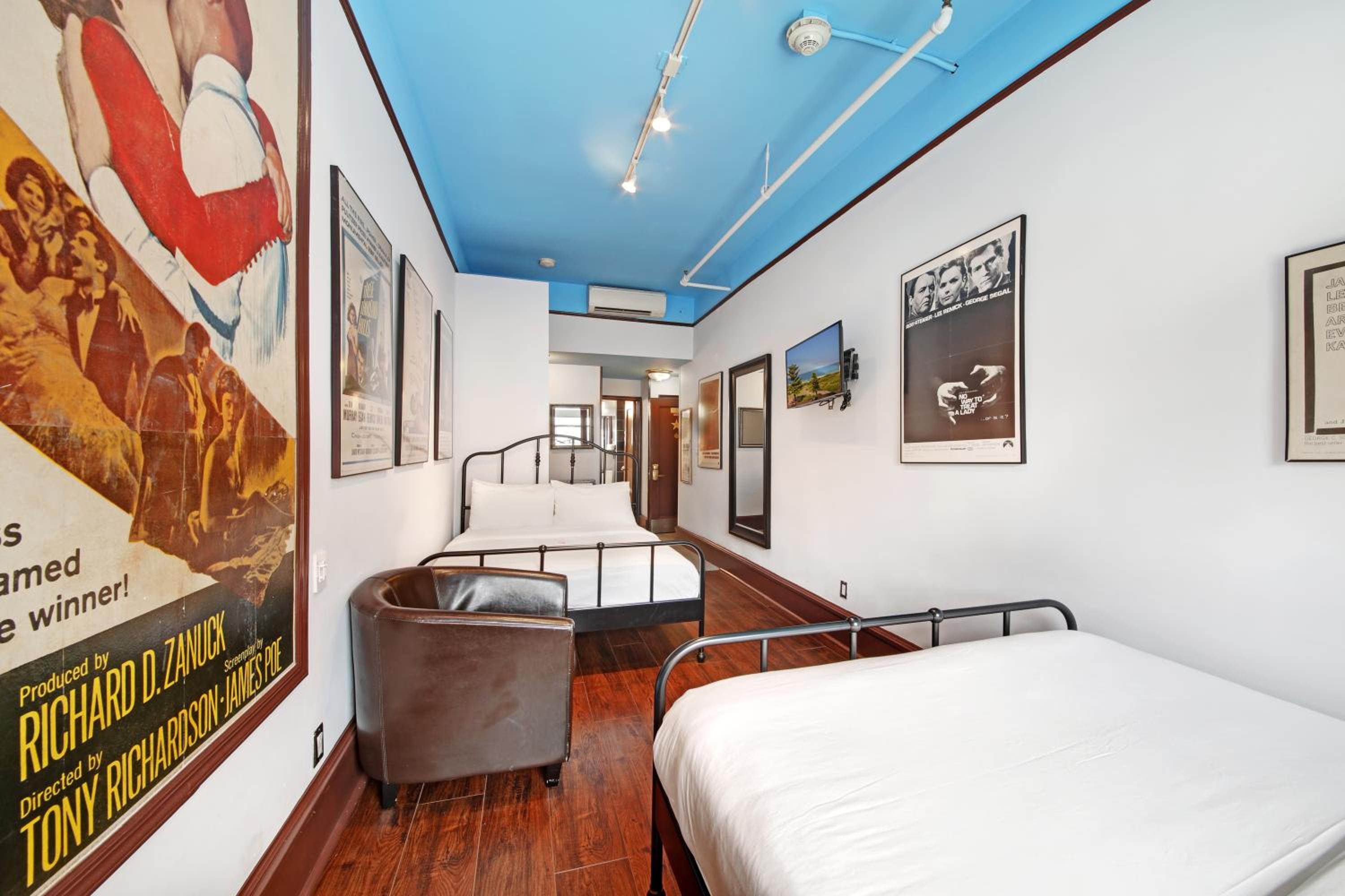Double Room with Extra Bed thumbnail 5