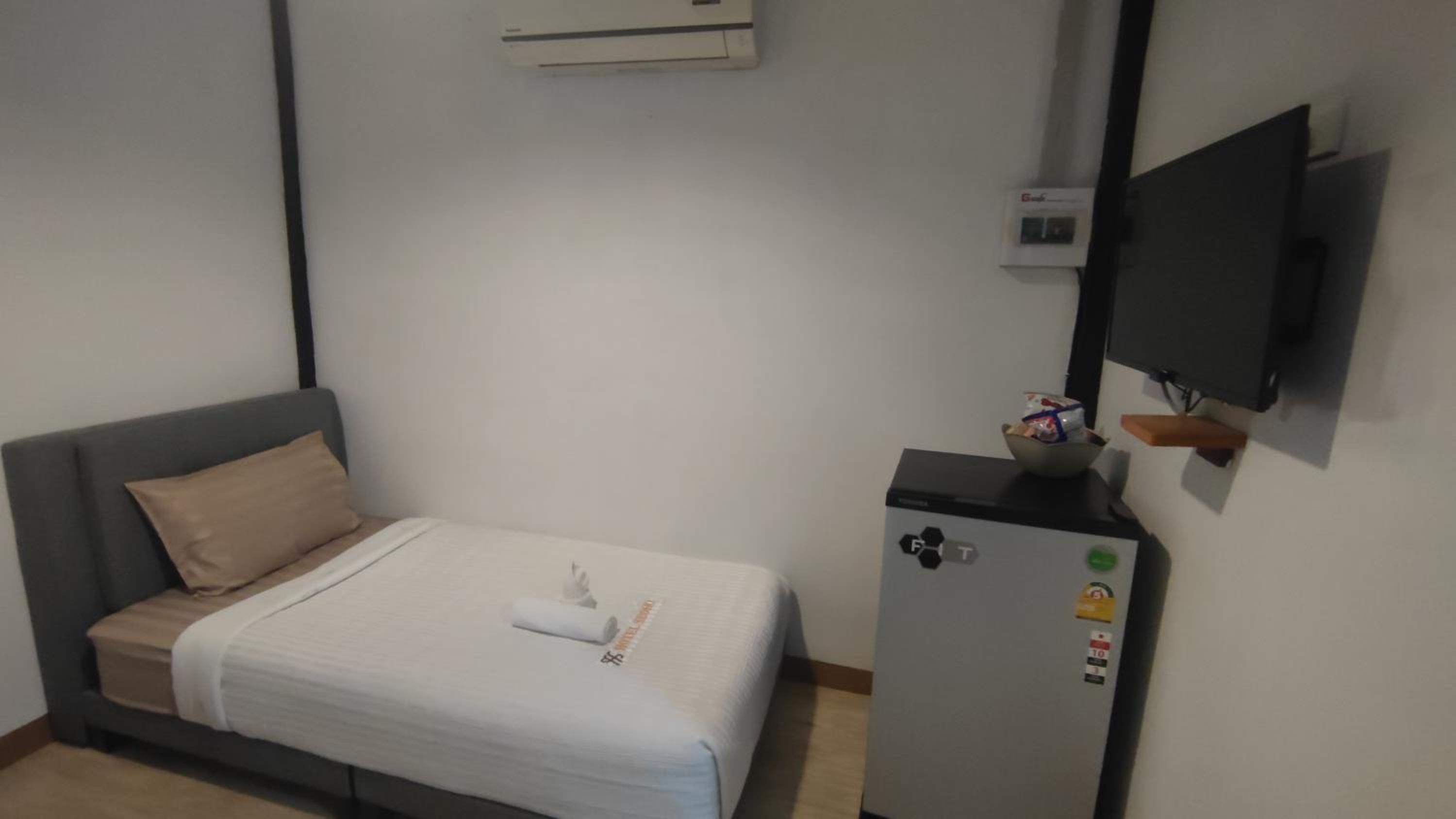 Standard Twin Room - Photo 1