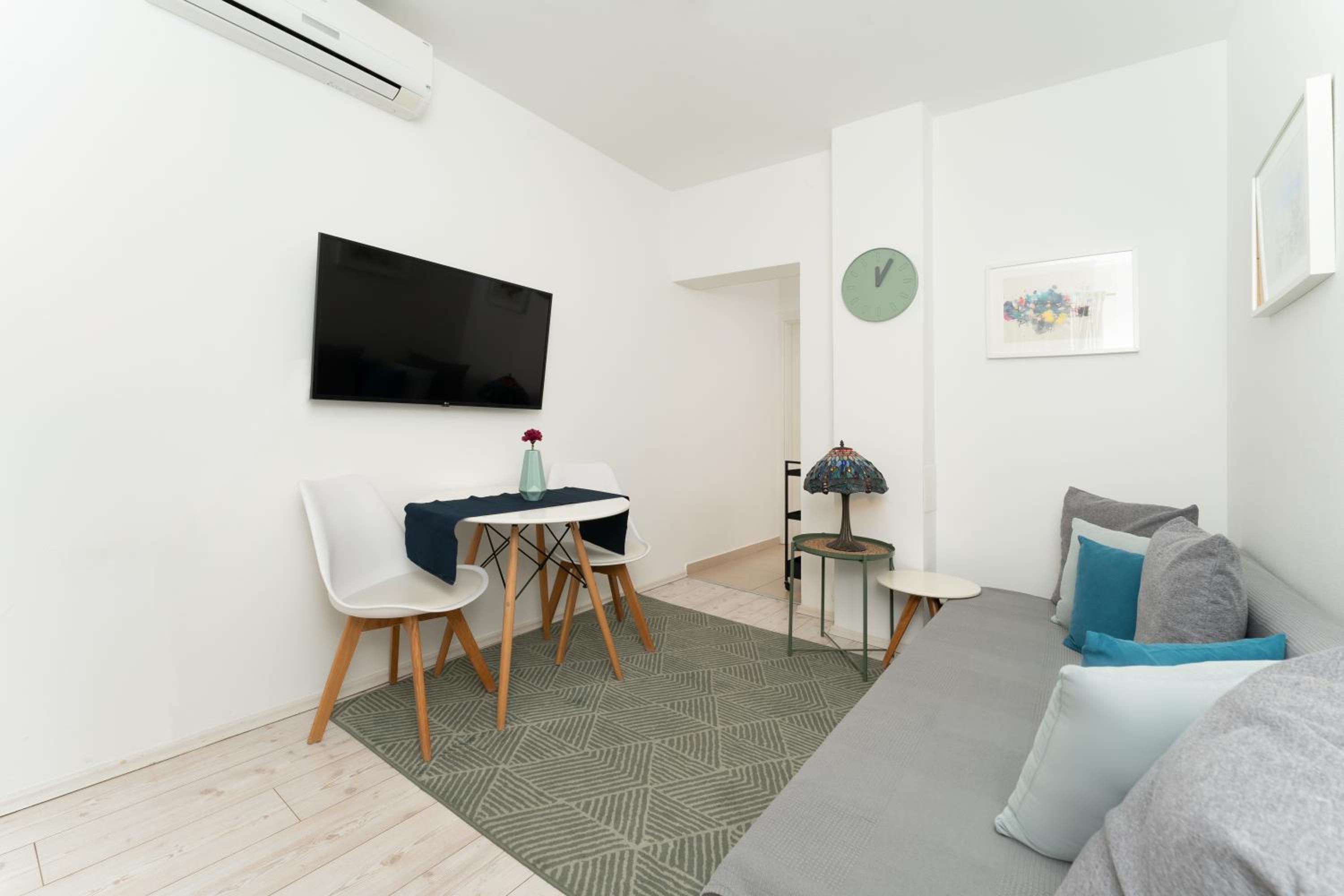 Apartment with Garden View