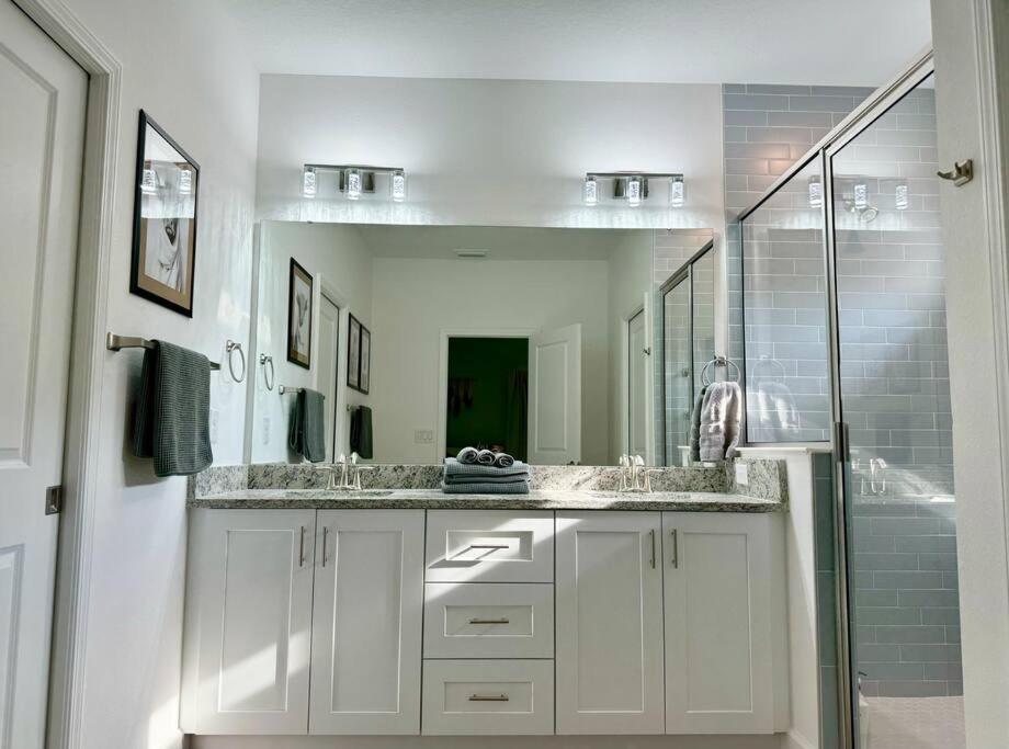 Four-Bedroom House photo 3