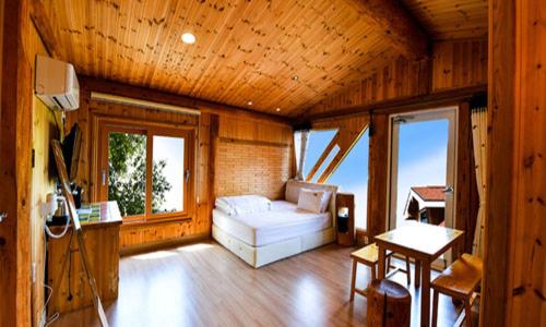 One-Bedroom House photo 1