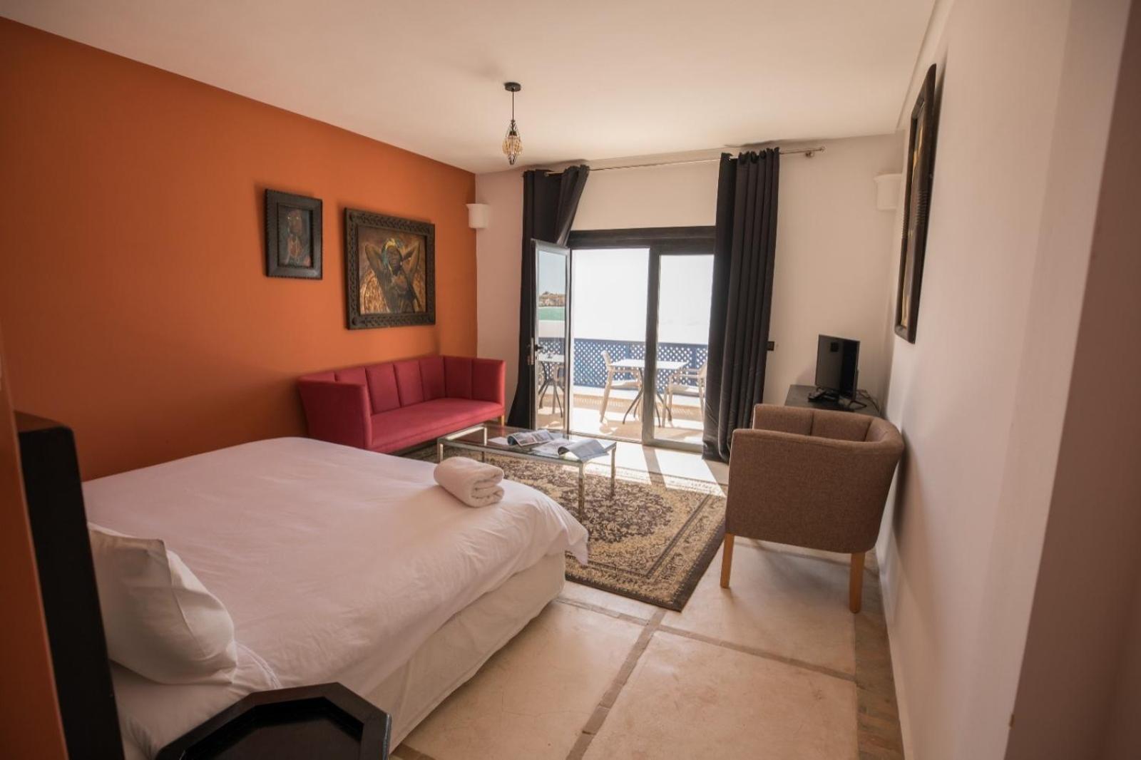 Double Room With Pool View photo 2