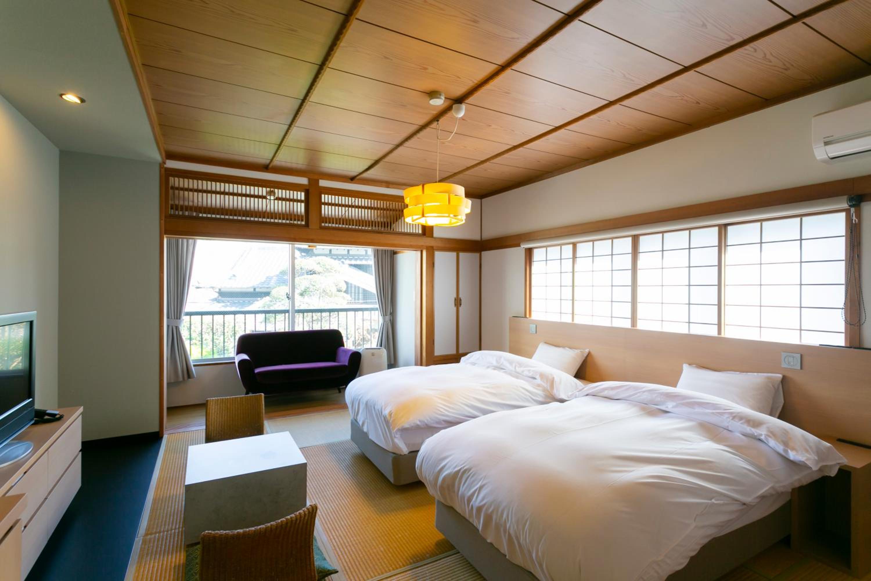 Twin Room with Private Bathroom photo 2