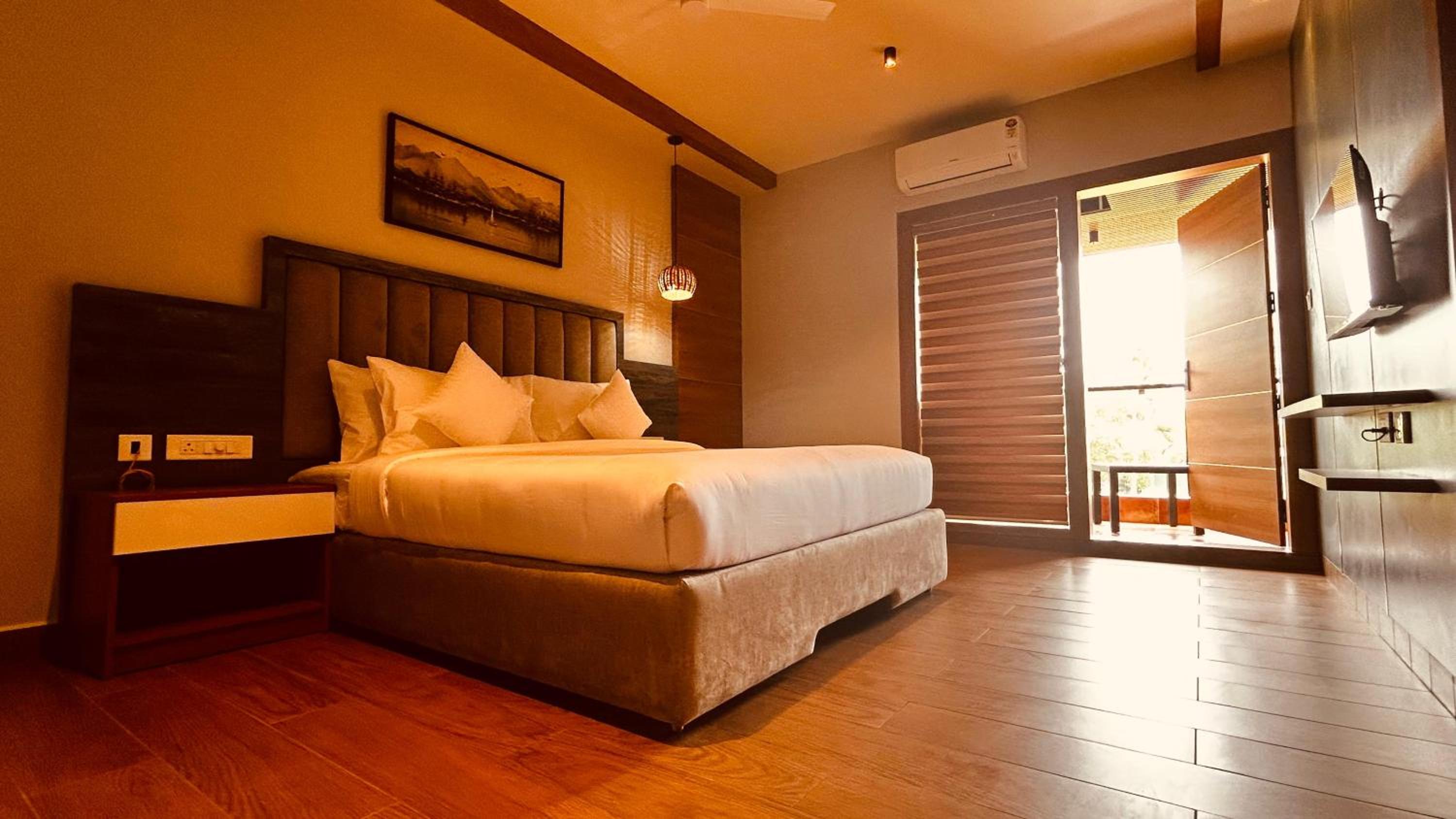 Suite with Balcony photo 2