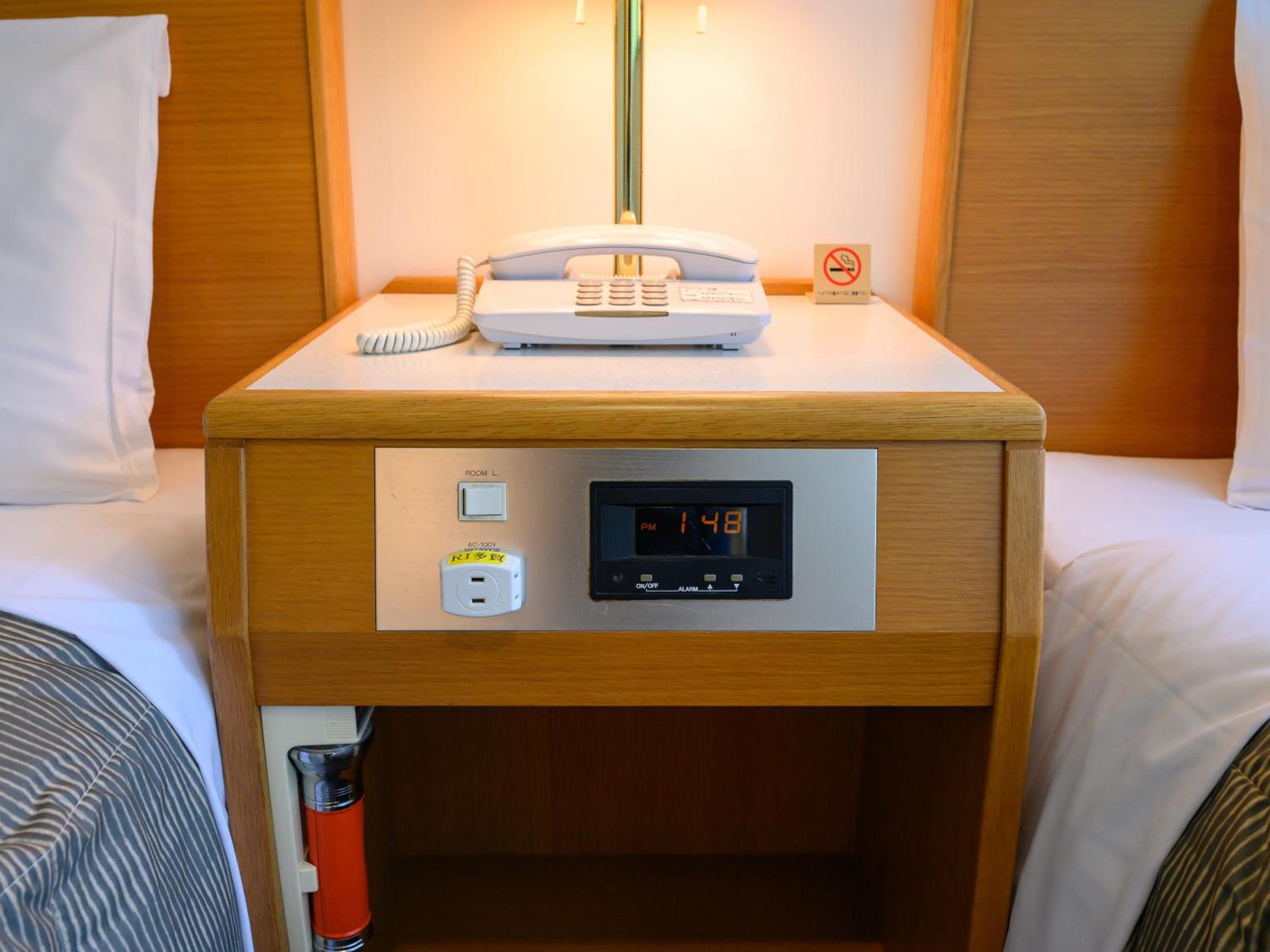 Twin Room with Private Bathroom - Photo 10