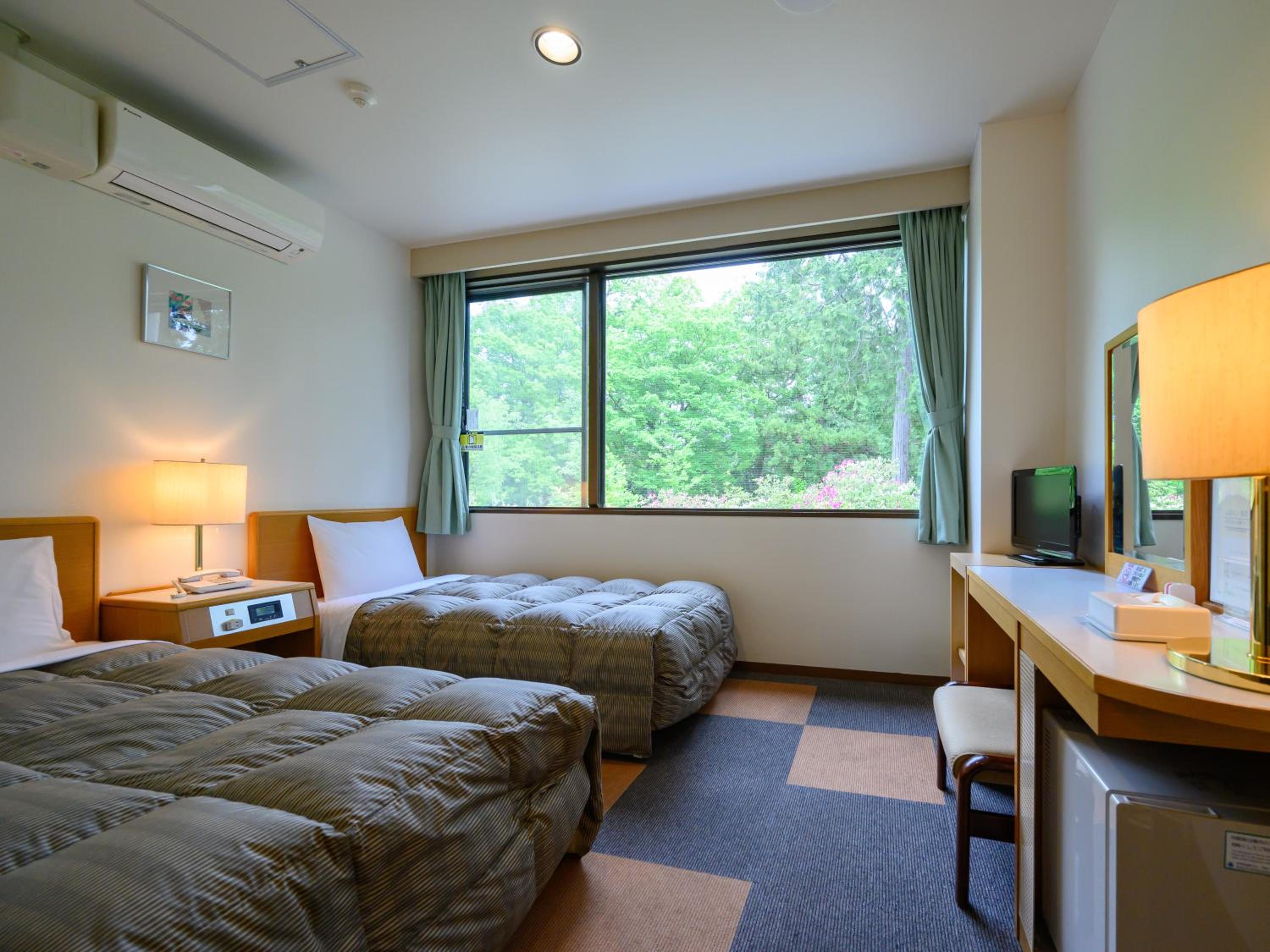 Twin Room with Private Bathroom - Photo 7