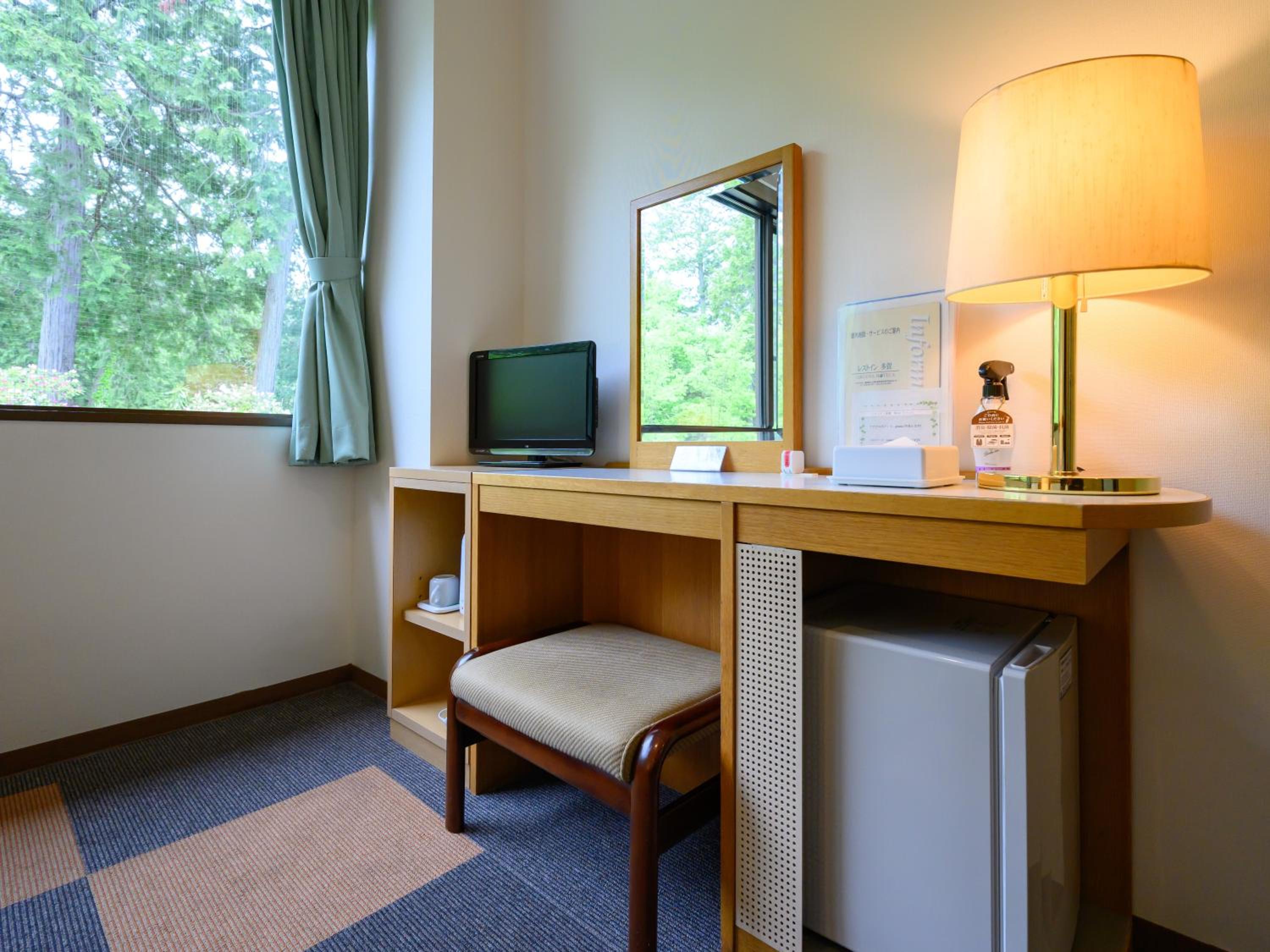 Twin Room with Private Bathroom - Photo 5