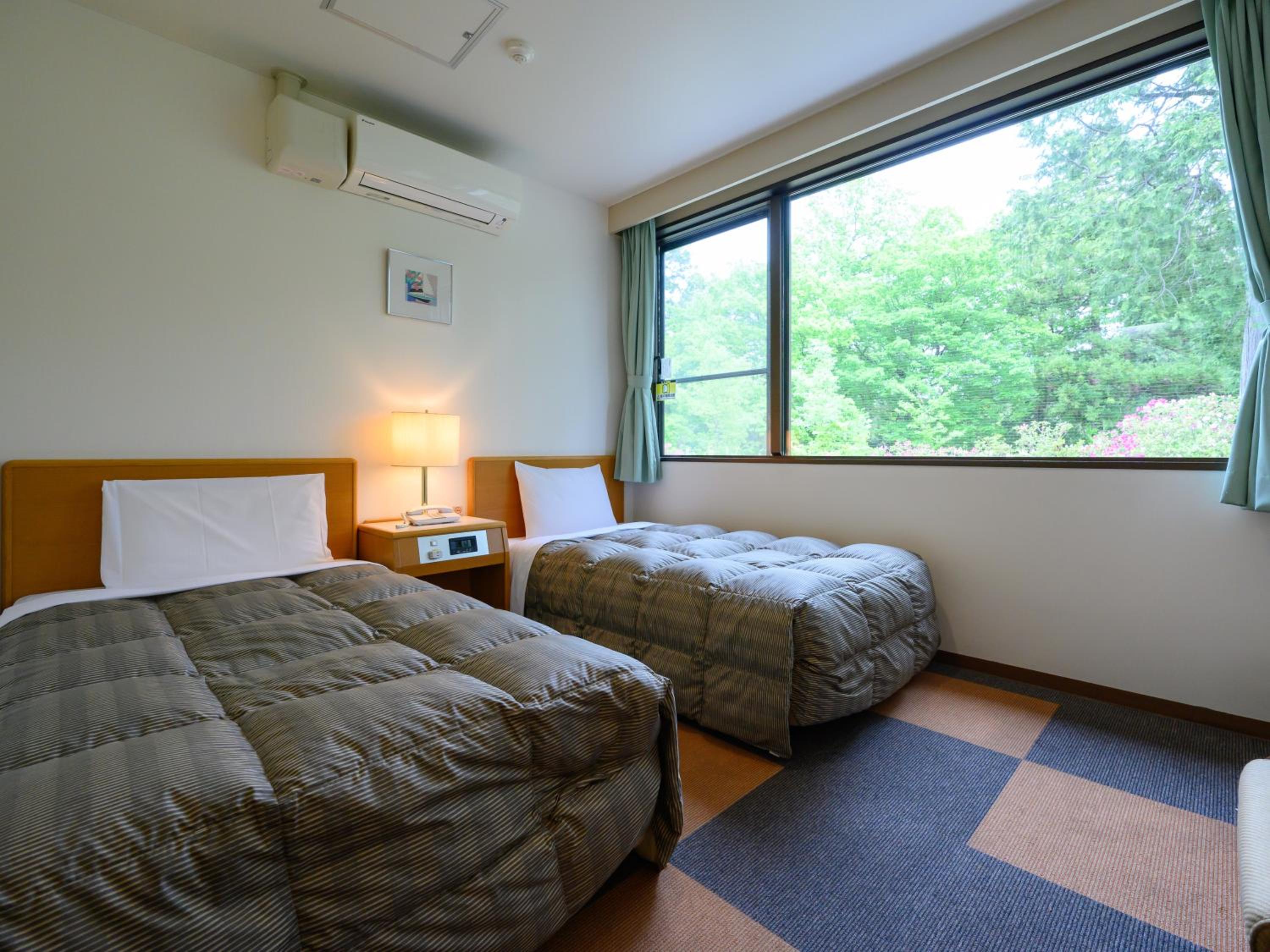 Twin Room with Private Bathroom - Photo 9