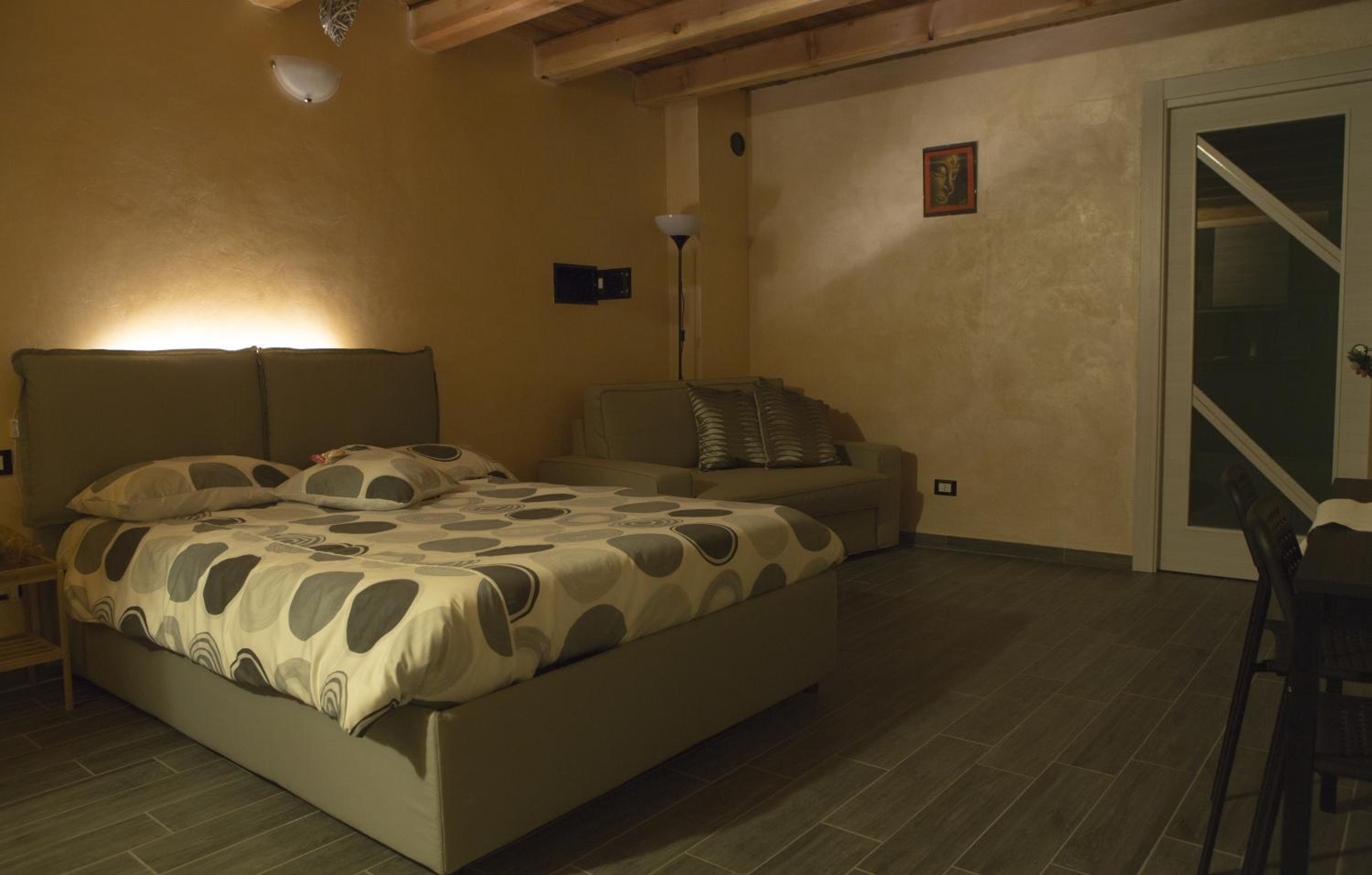 Studio Apartment photo 1