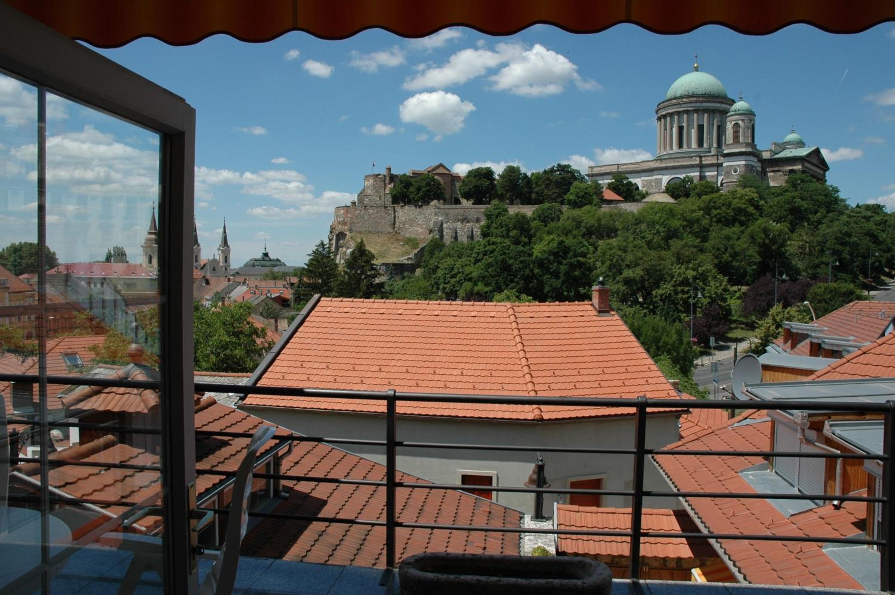 Two-Bedroom Apartment with Balcony photo 3