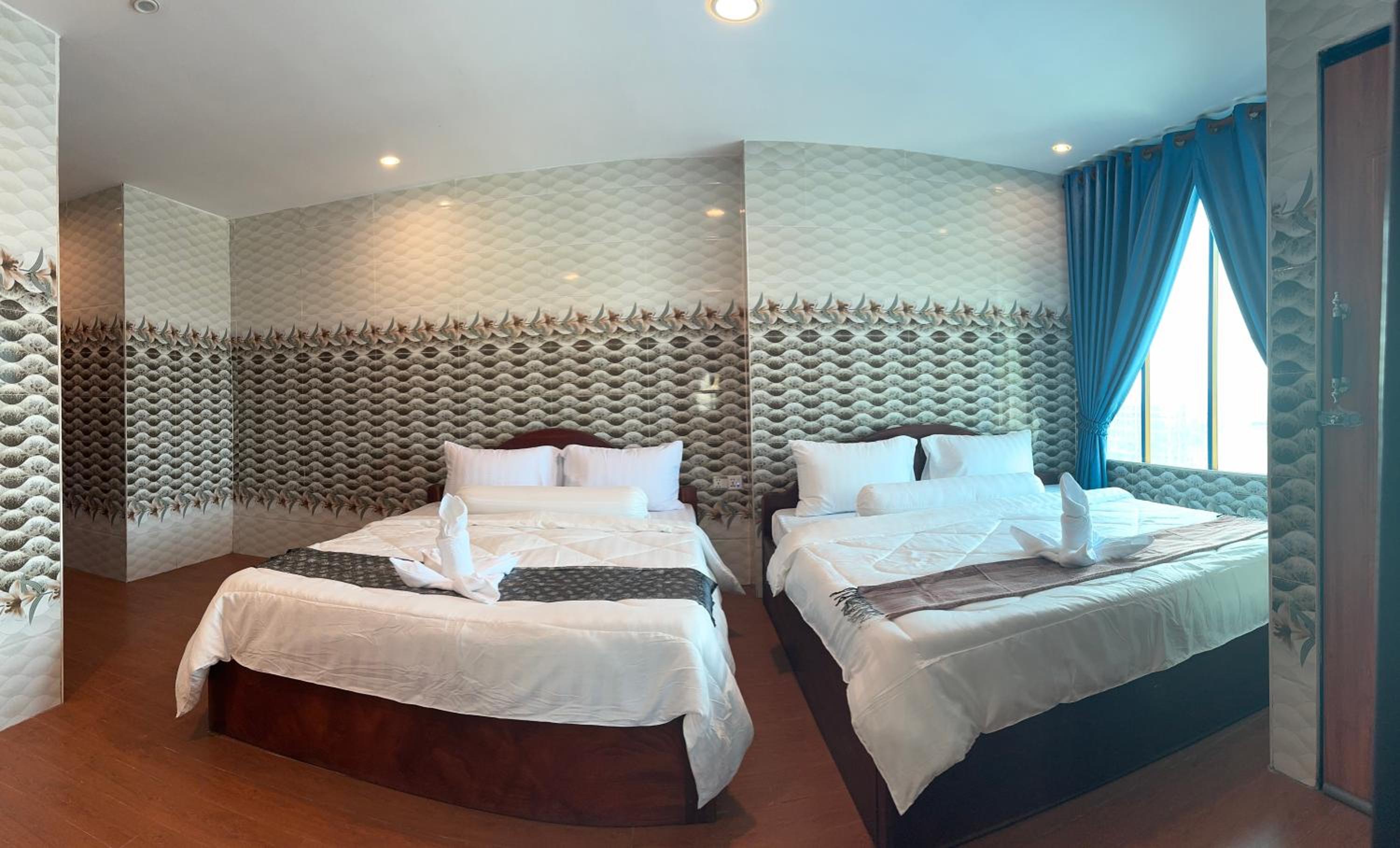 Deluxe Double Room (2 Adults + 1 Child)