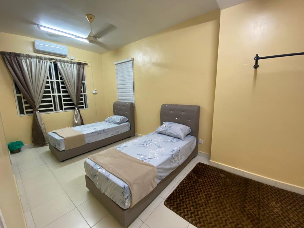 Four-Bedroom House photo 2