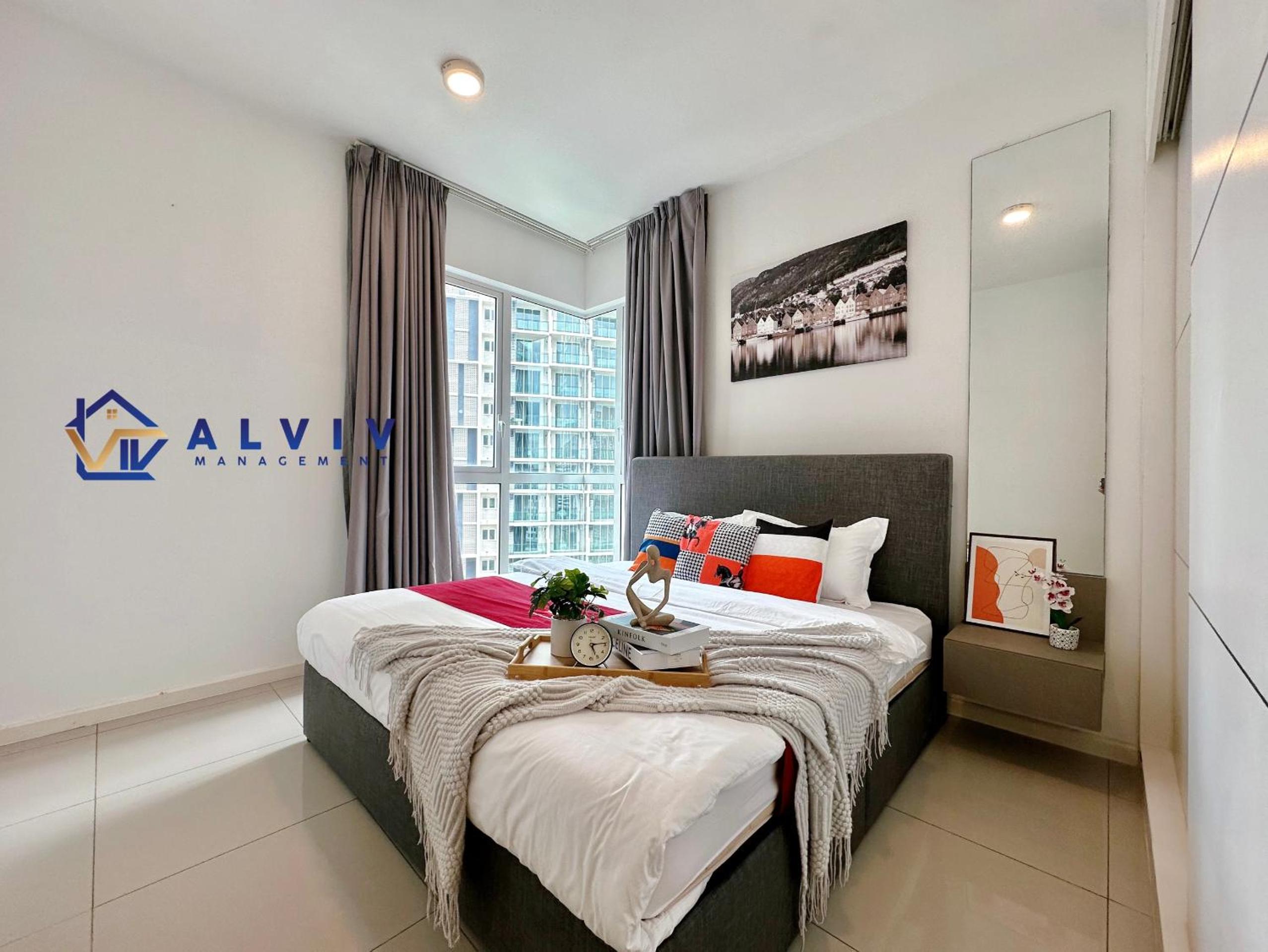 Three-Bedroom Apartment - High Floor - Photo 2