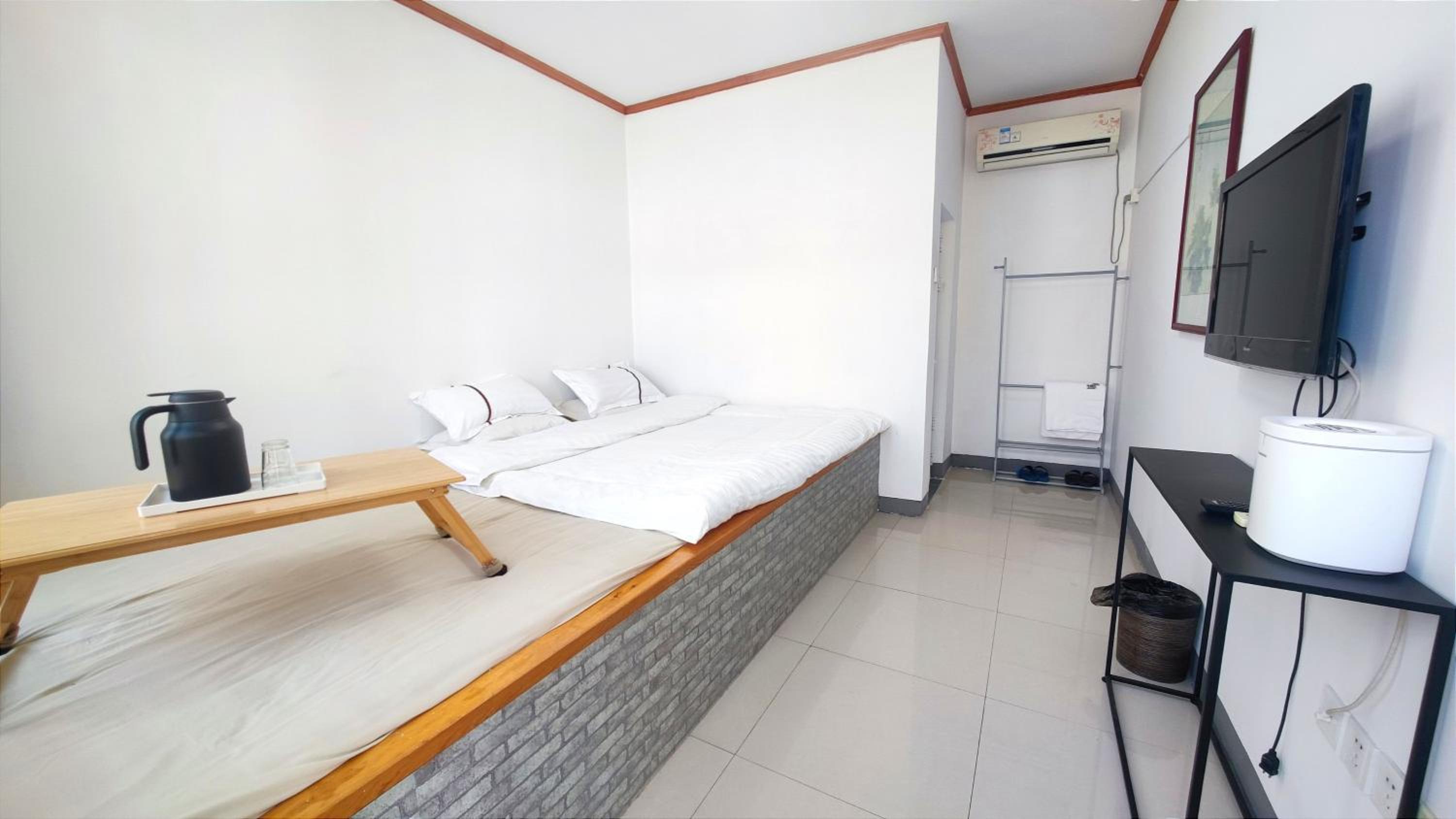 Single Room with Private Bathroom photo 1