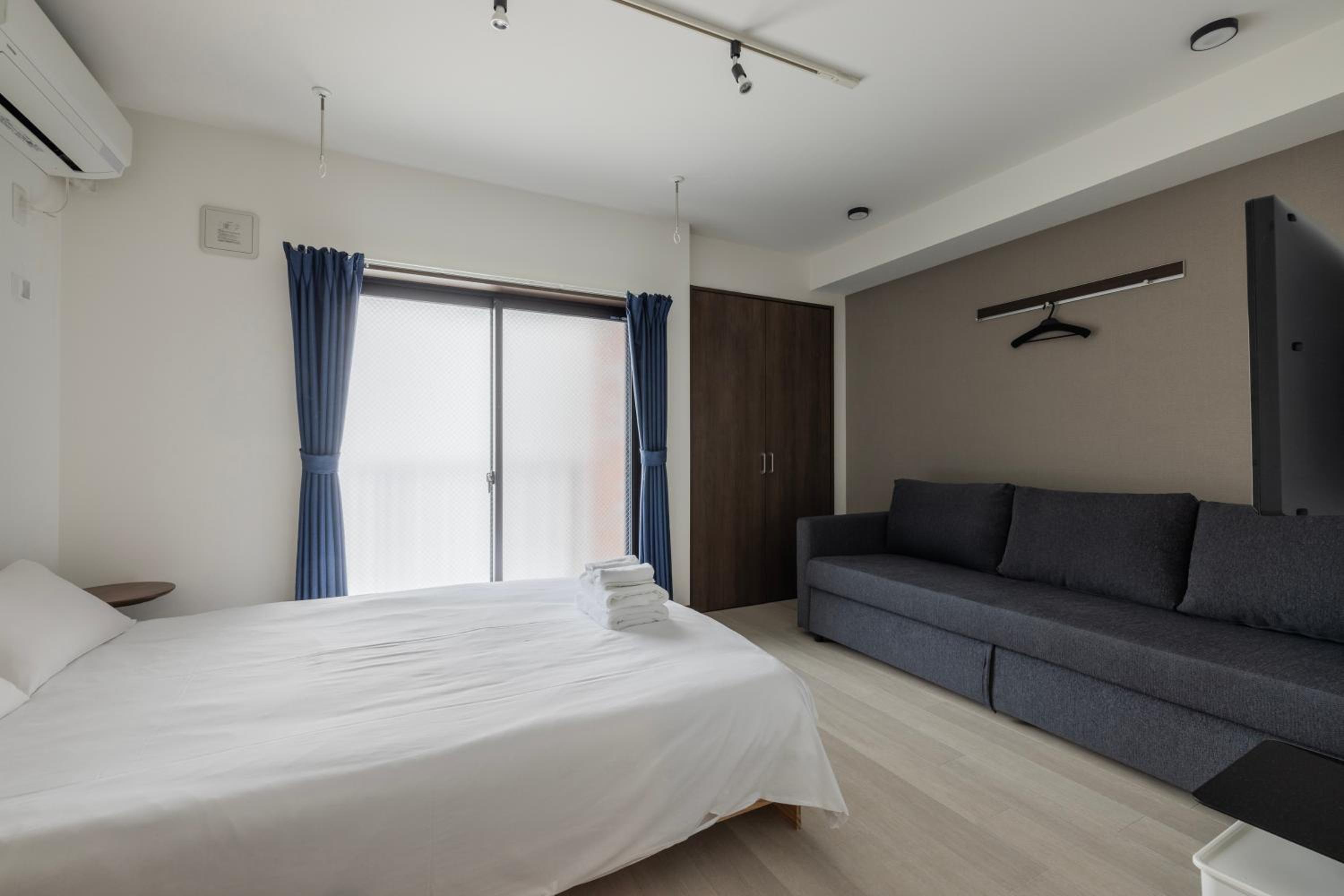 One-Bedroom Apartment photo 2