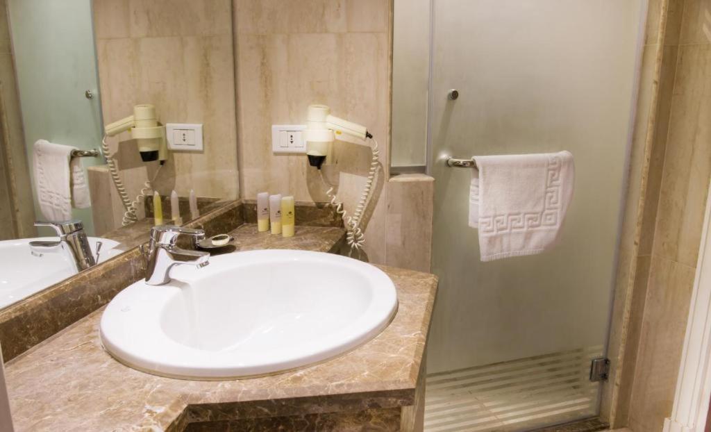 Deluxe Room First Floor-Pool Front For Egyptians & Residents Only photo 3