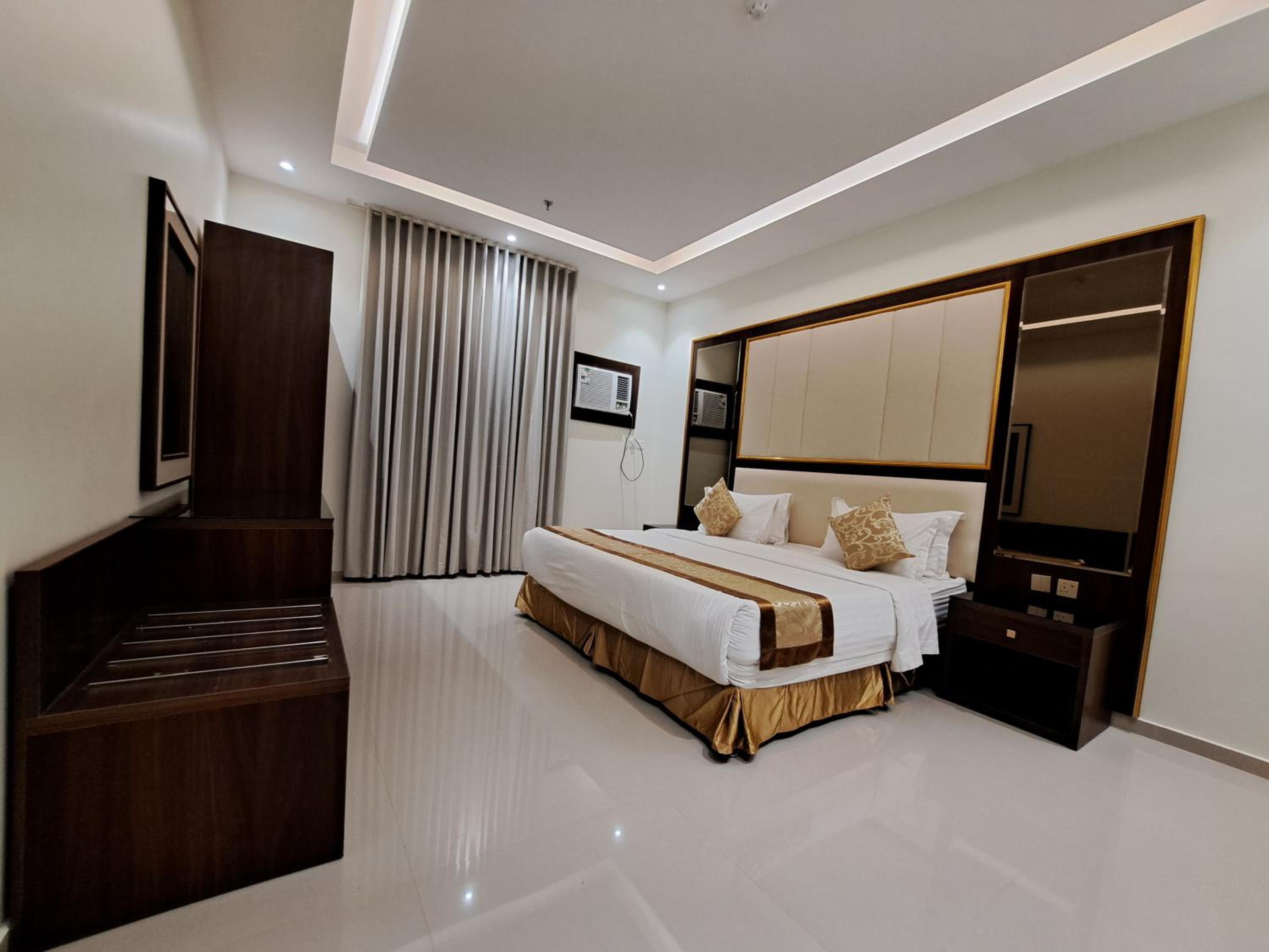 Three-Bedroom Suite photo 2