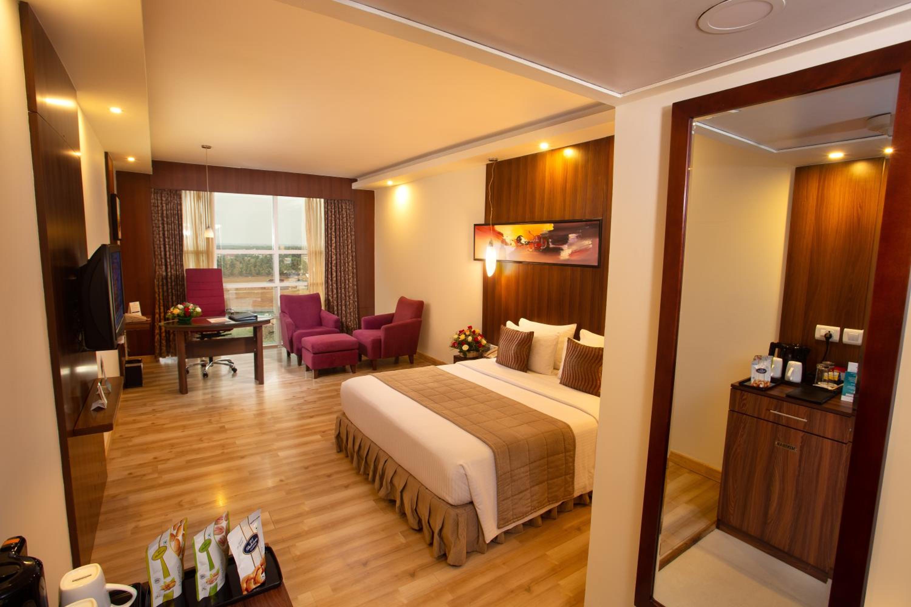 Deluxe Double Room with One way Airport Drop, Two piece Laundry Non Cumulative - Photo 6
