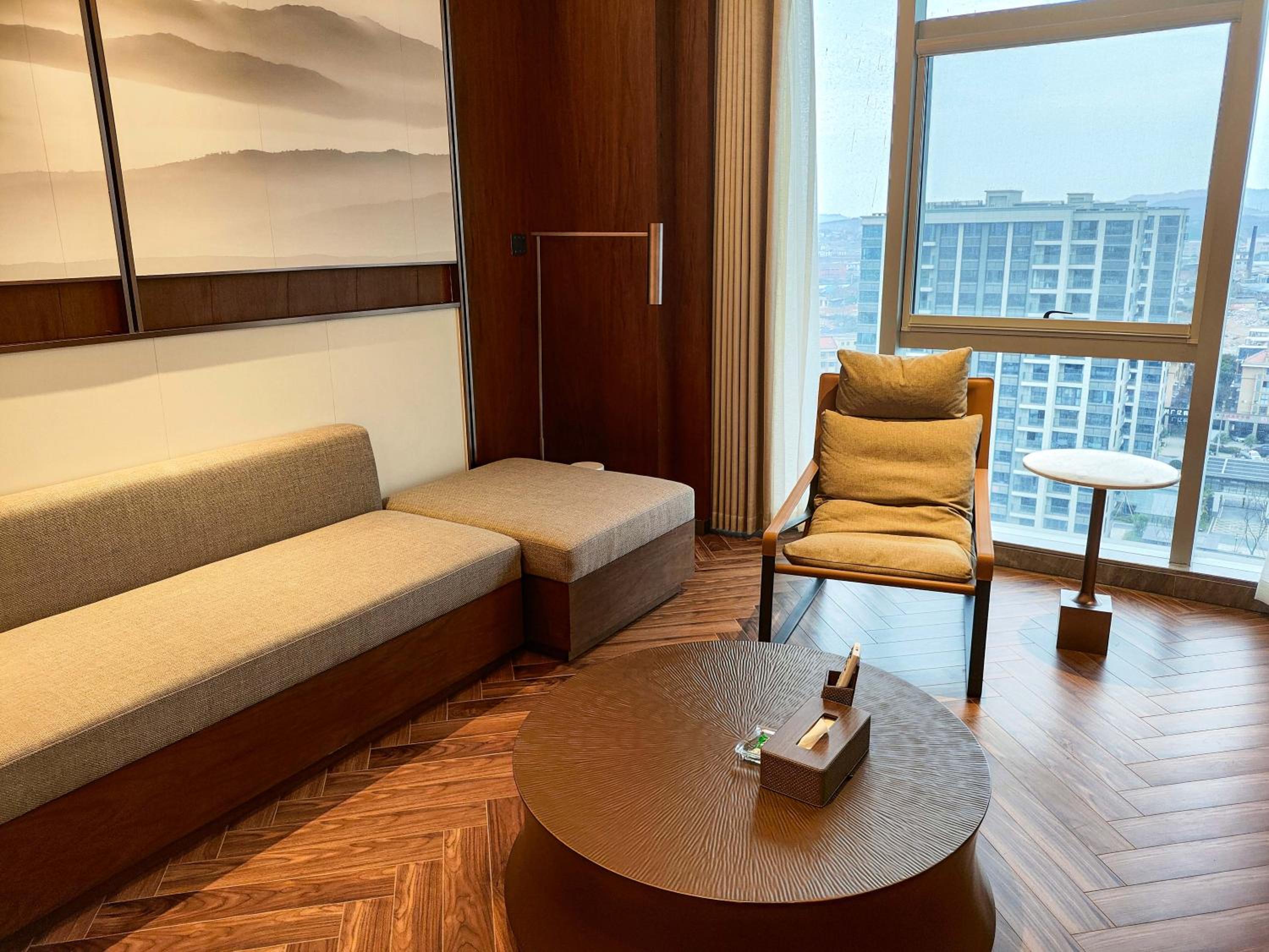 Deluxe Suite photo 2