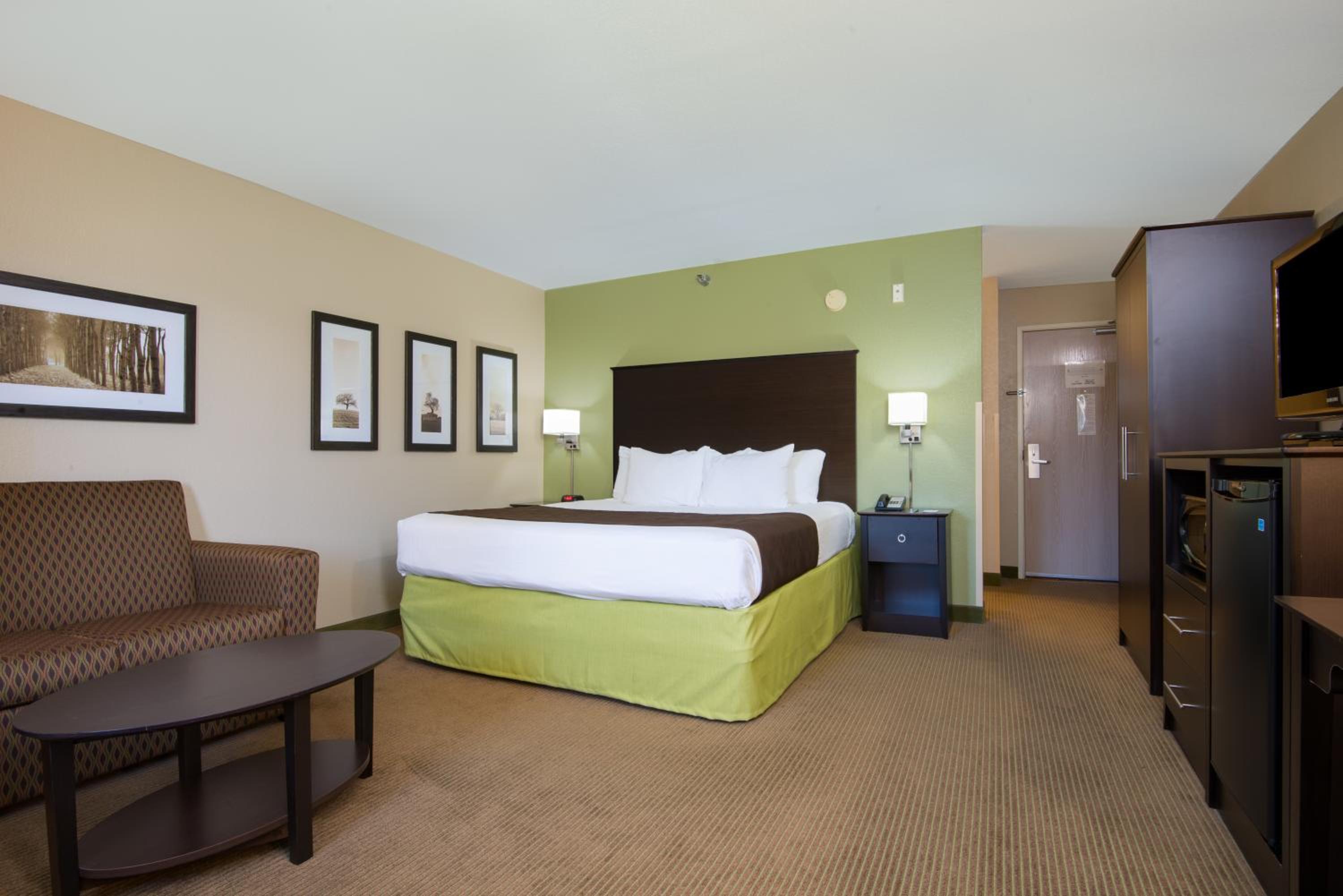 Deluxe King Room - Non-Smoking/2nd Floor - Photo 6