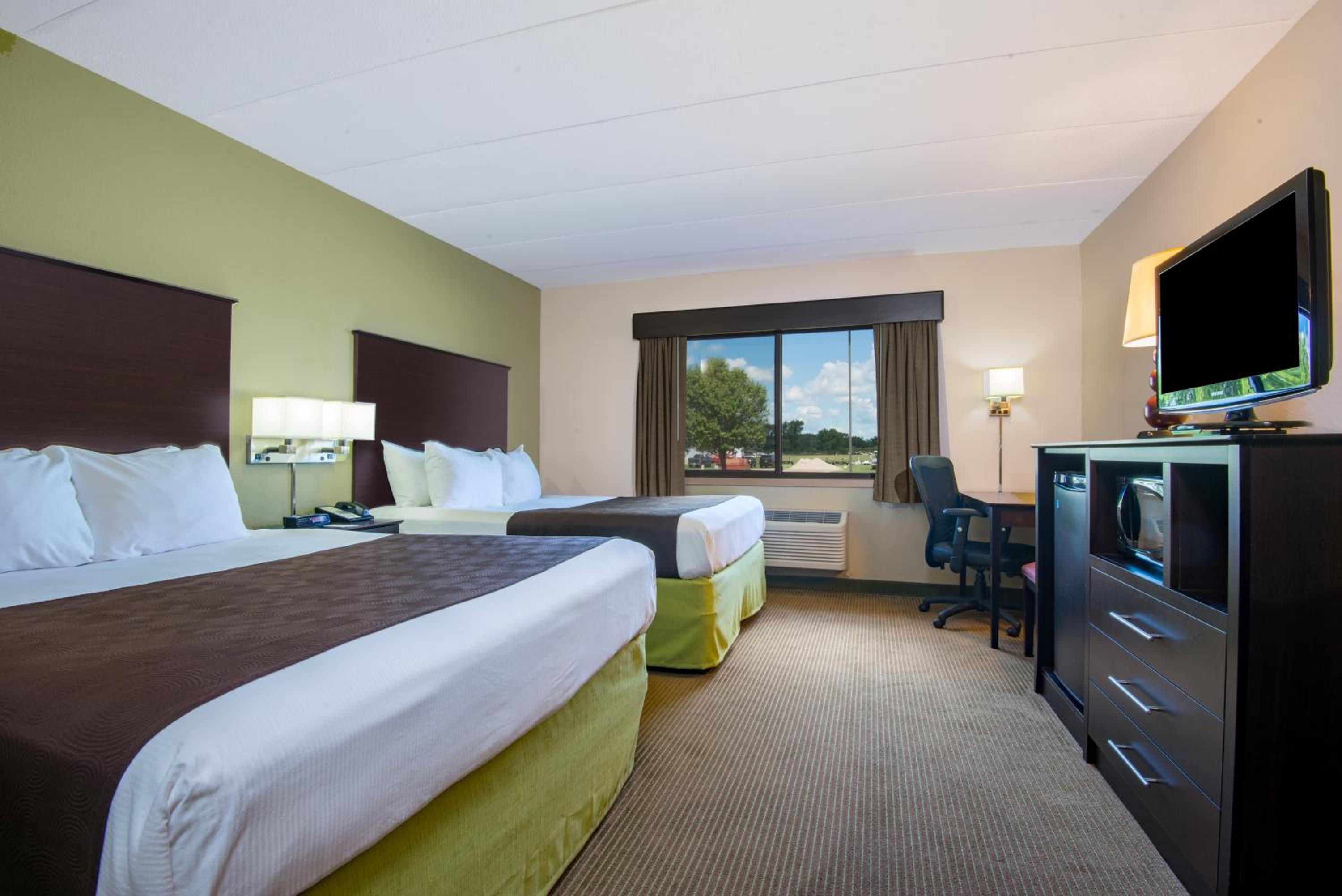 Queen Room with Two Queen Beds - Non-Smoking - Photo 1