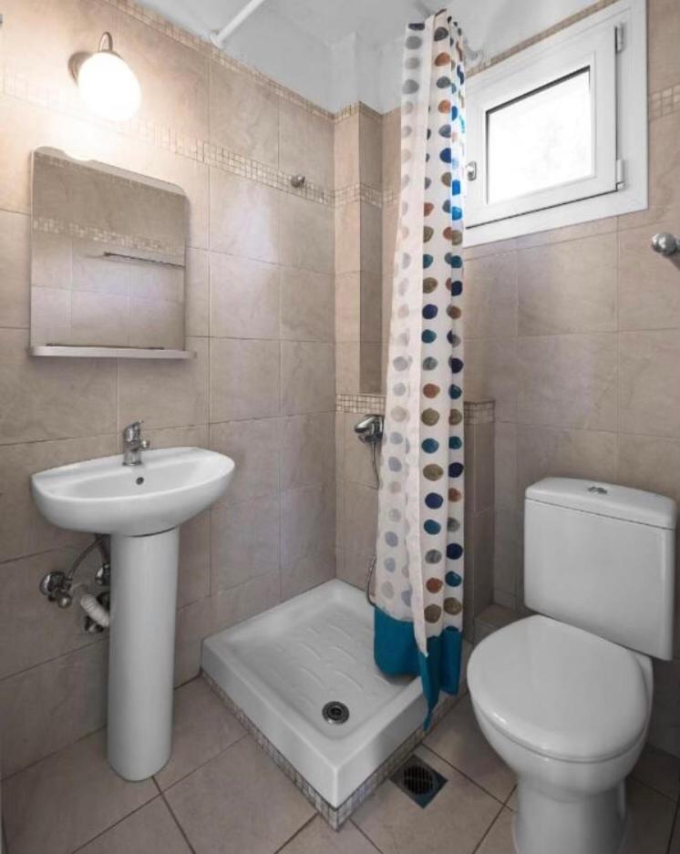 Three-Bedroom House photo 2