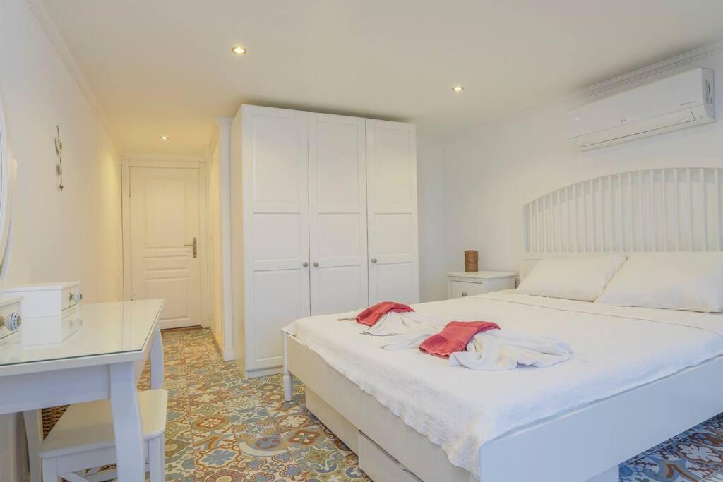 Villa with Sea View photo 1