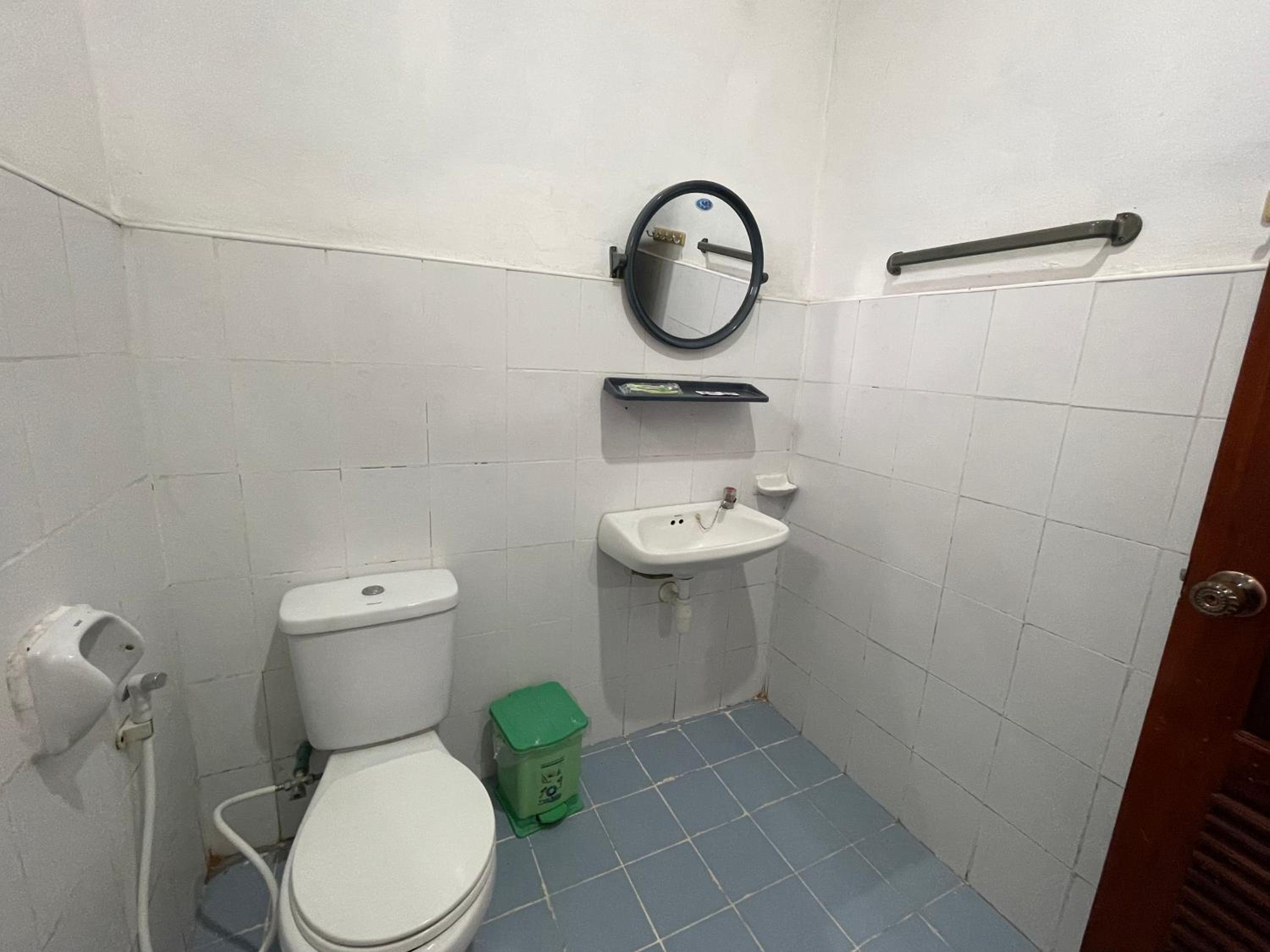 Twin Room with Private Bathroom photo 3
