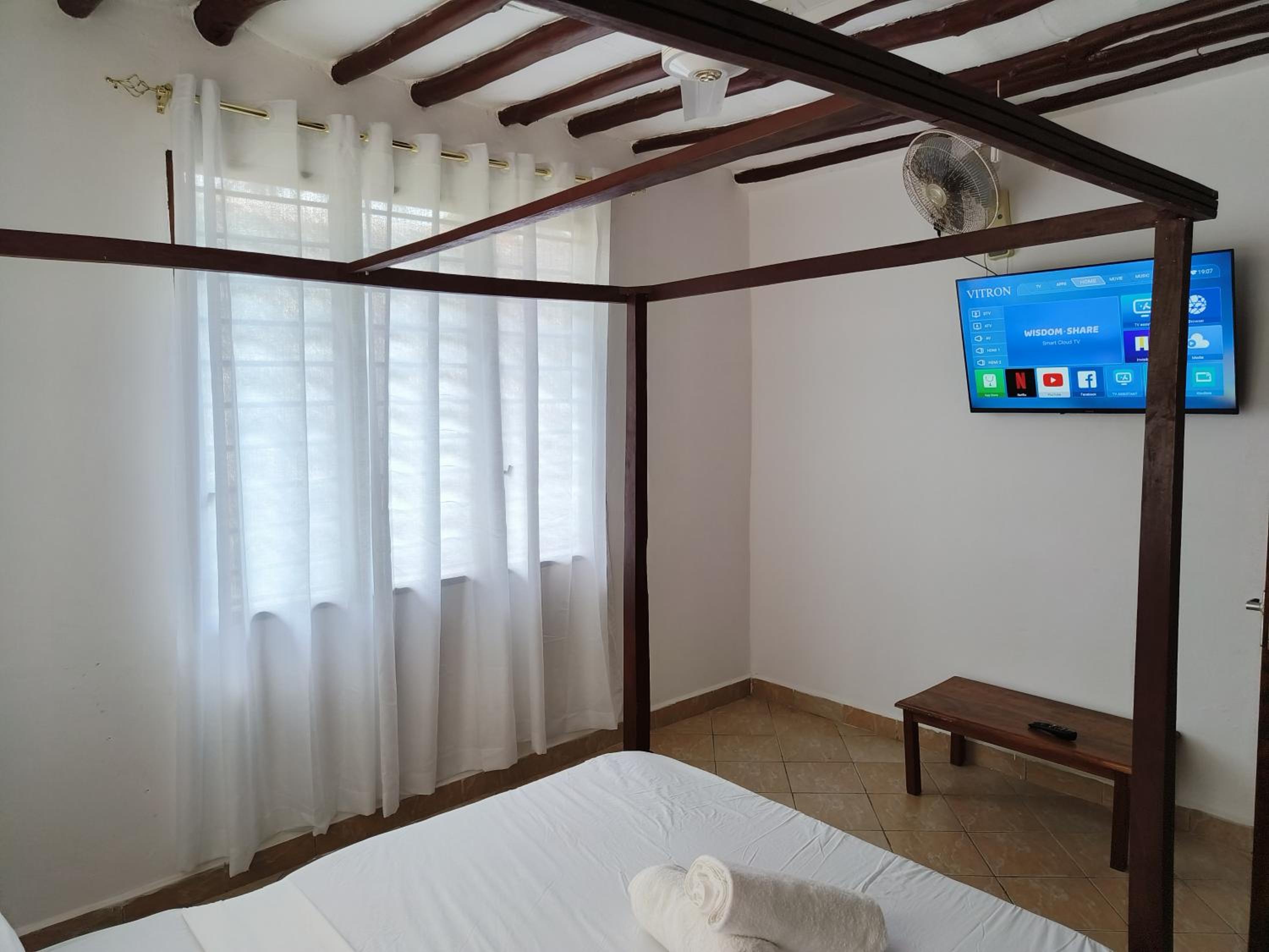 Three-Bedroom House photo 3