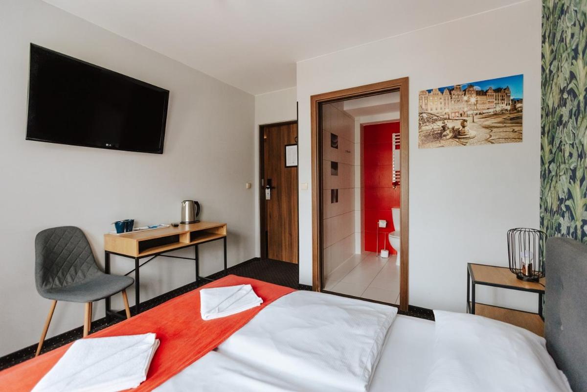 Double Room with Private Bathroom - Photo 16