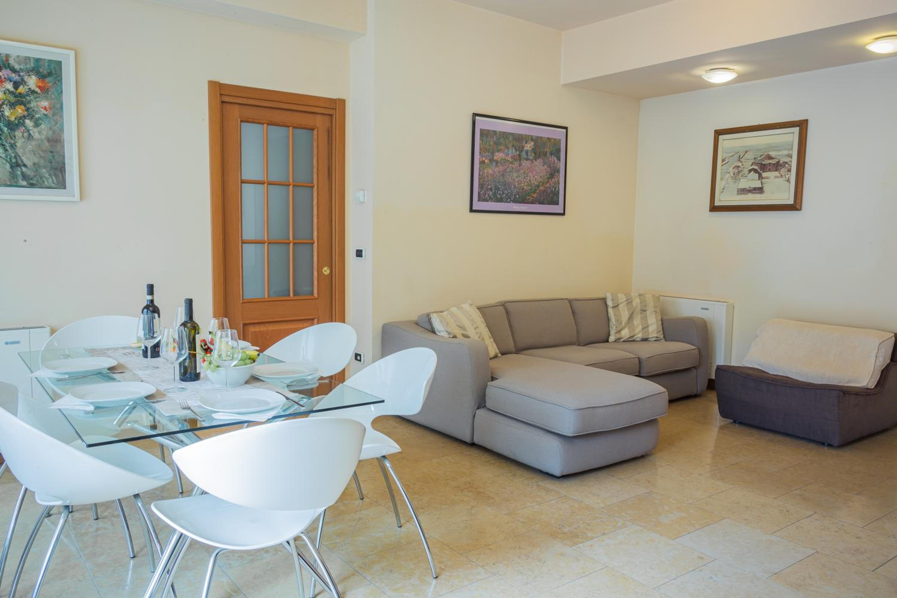 Three-Bedroom Deluxe Apartment photo 3