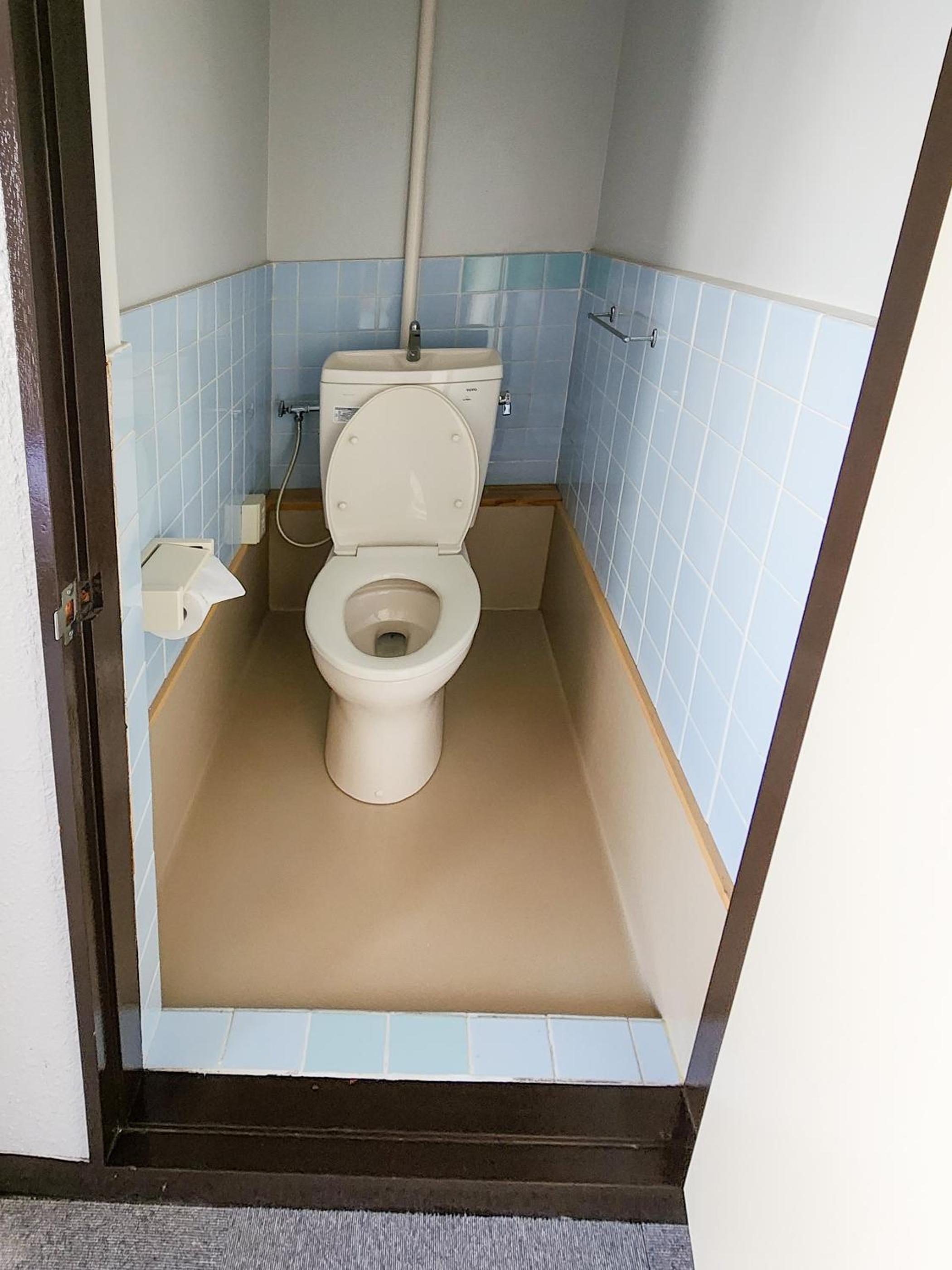 Economy Triple Room photo 2