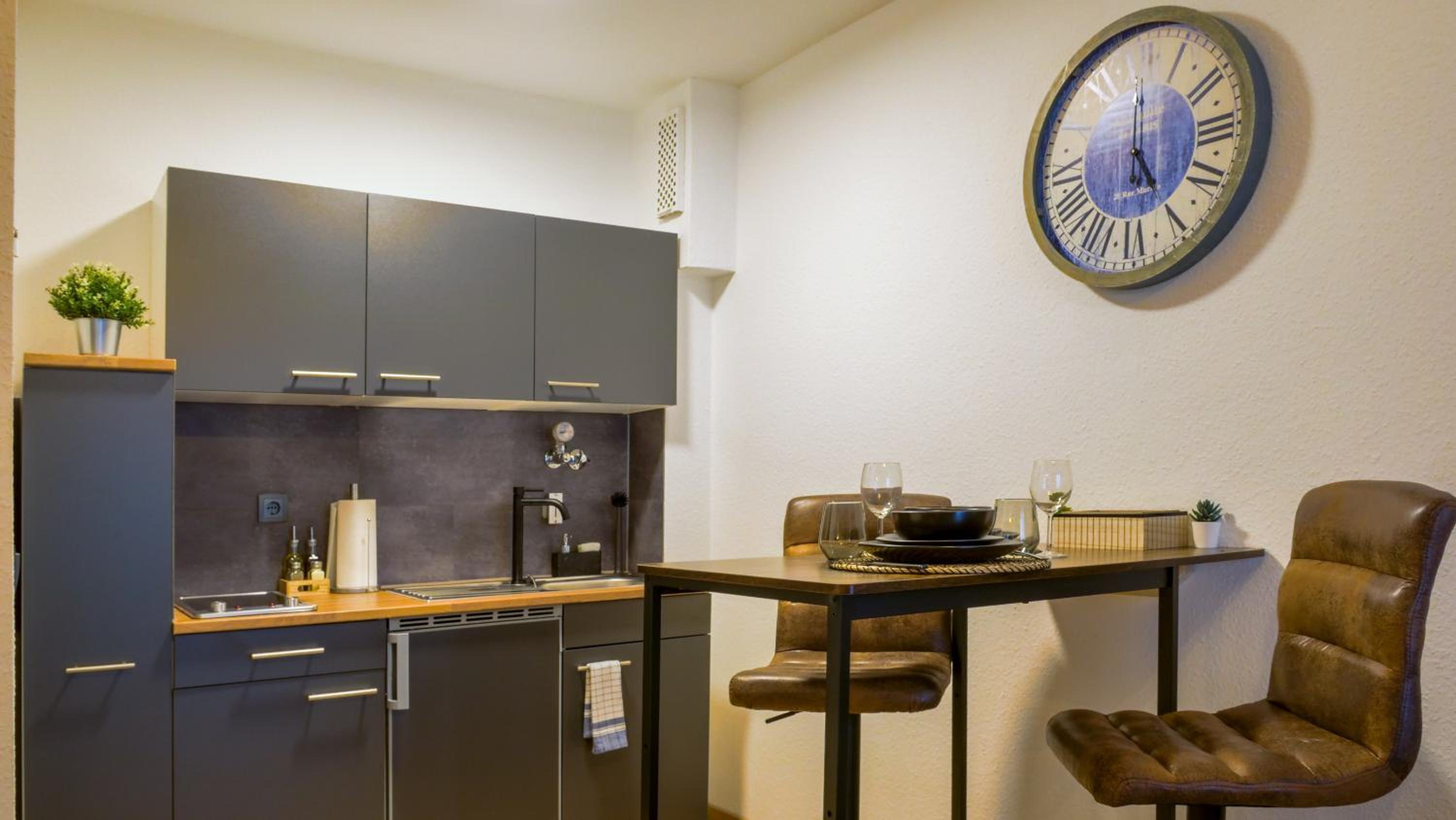 One-Bedroom Apartment photo 3