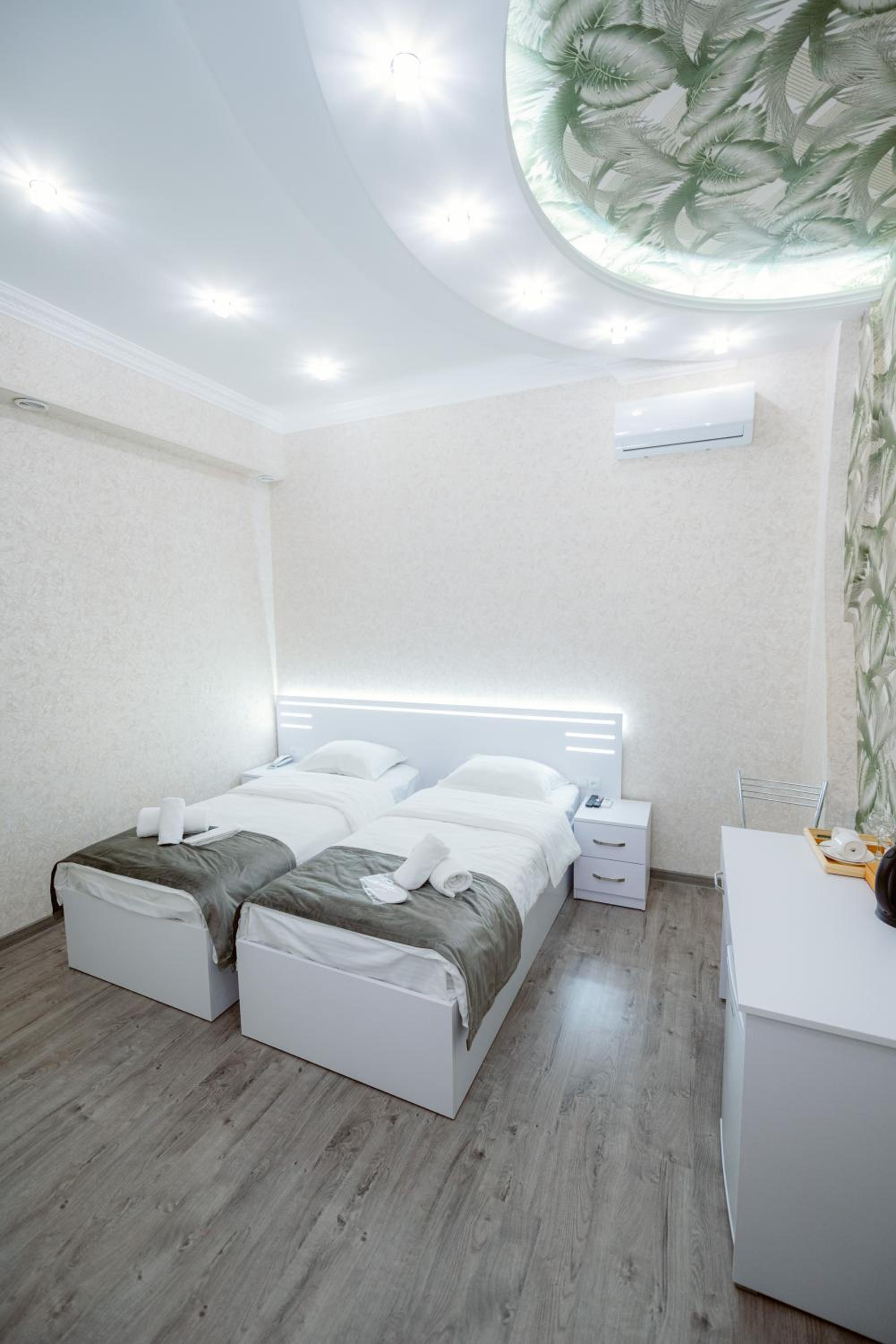 Twin Room with Shower