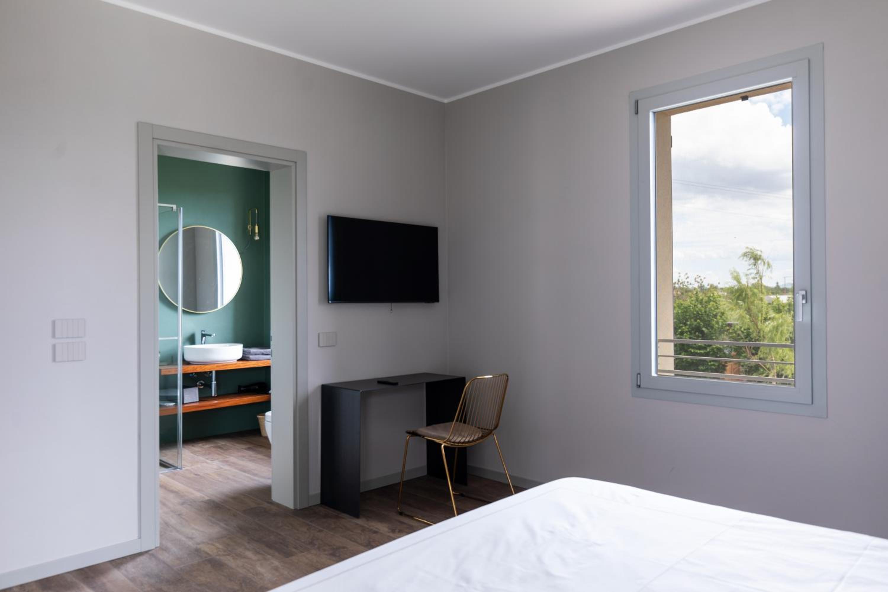 Deluxe Double Room with Extra Bed photo 3