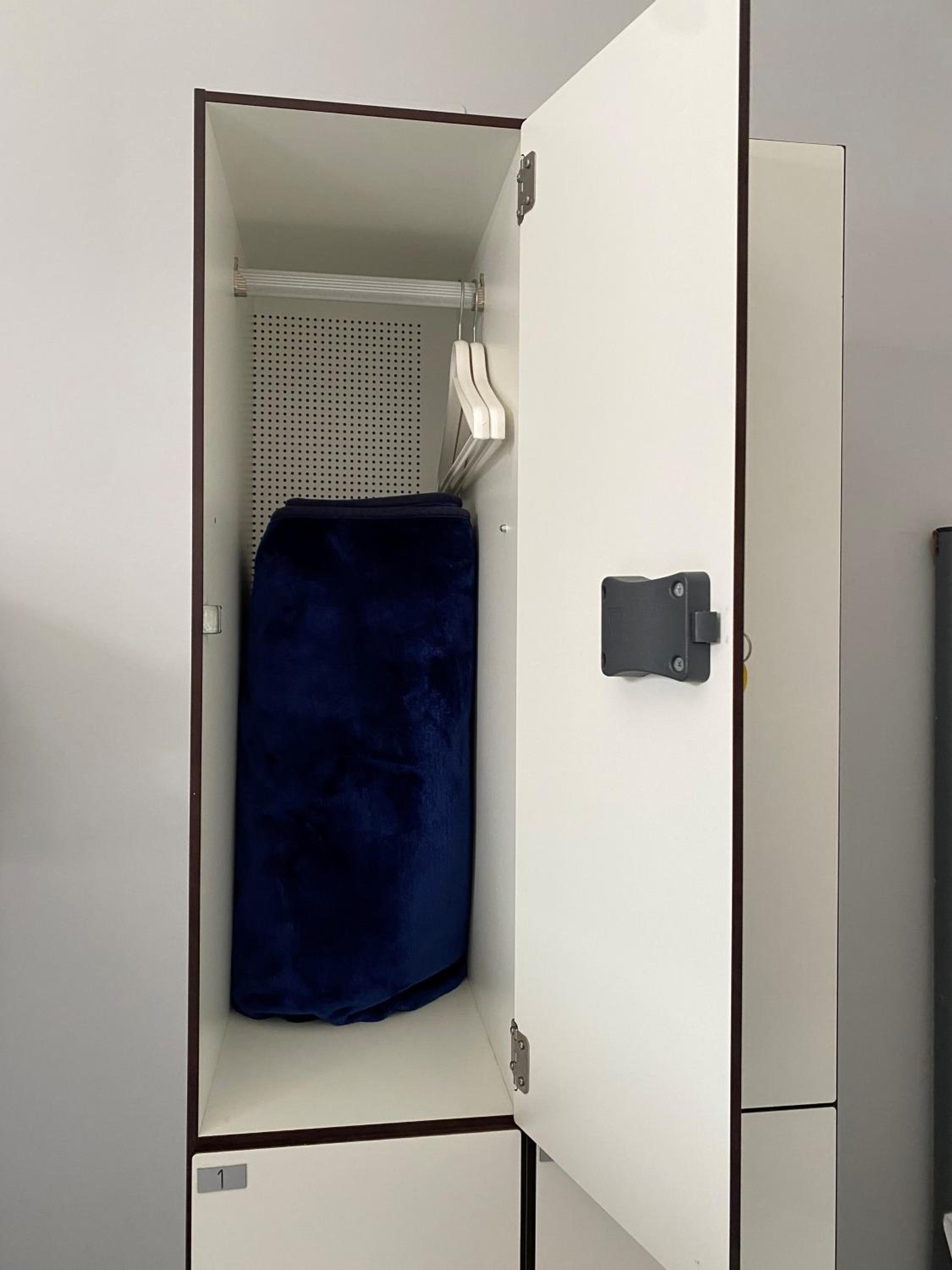 Quadruple Room with Private Bathroom photo 2