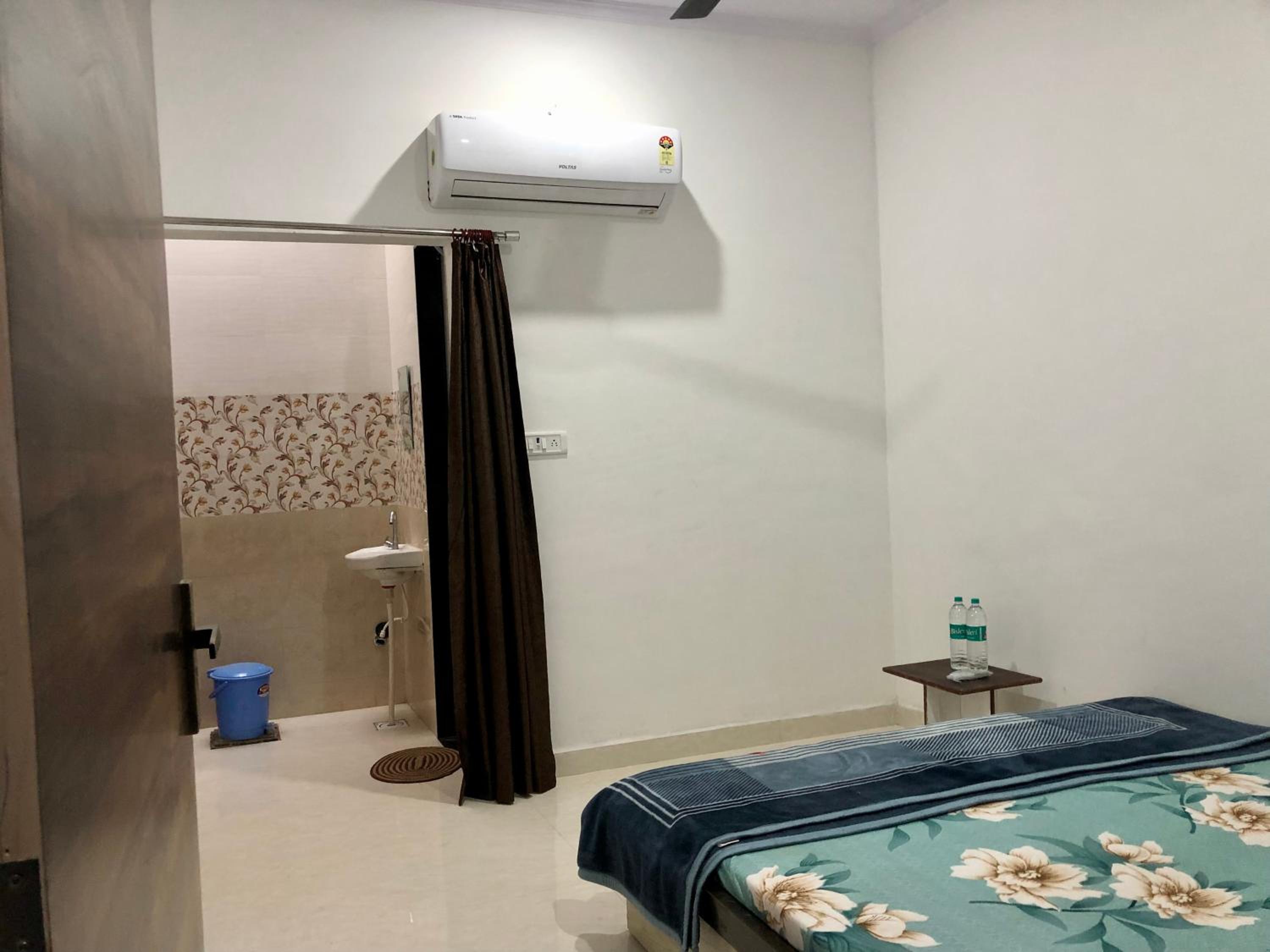Deluxe Double Room (2 Adults + 1 Child)