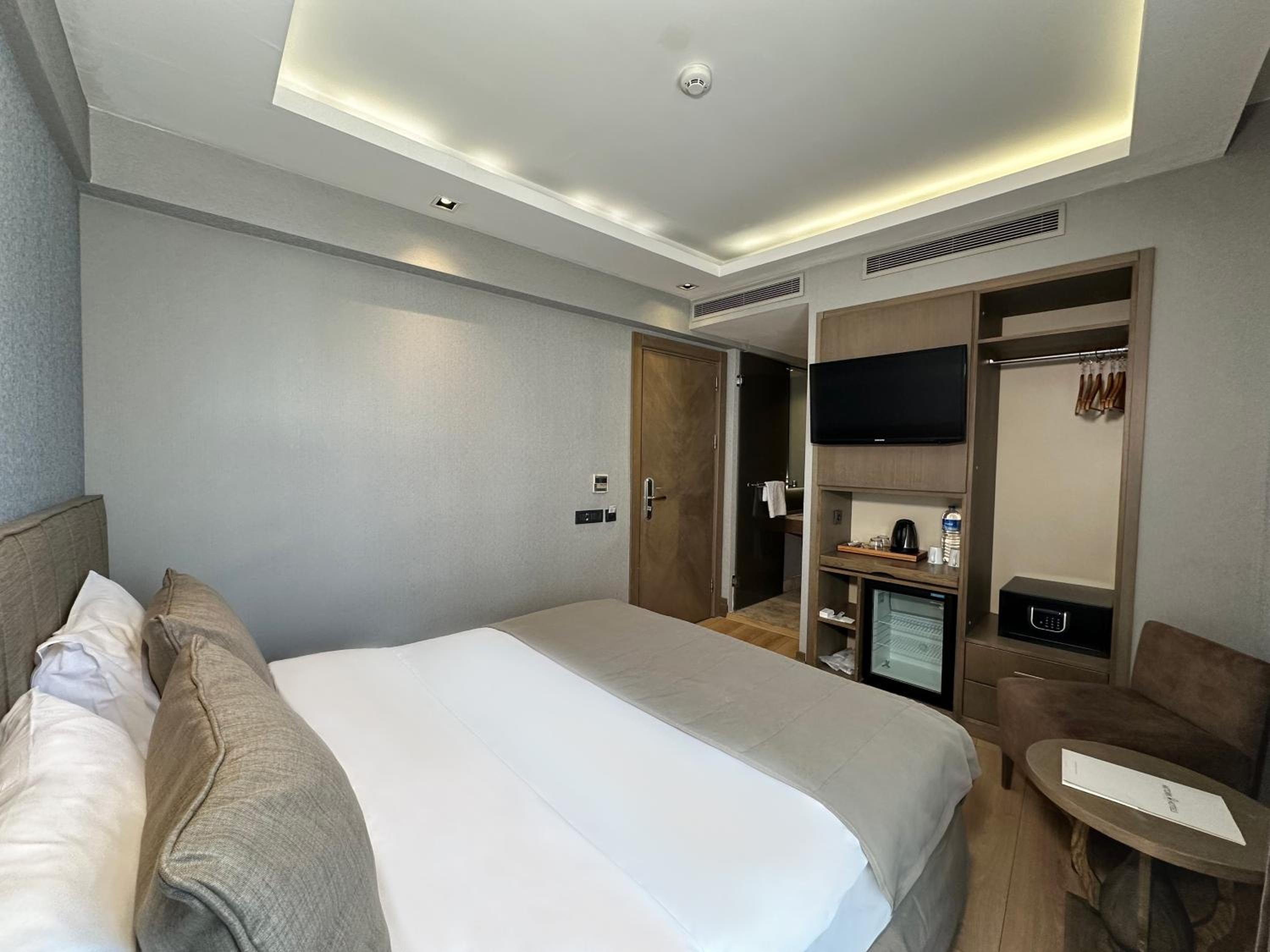 Economy Double Room photo 2