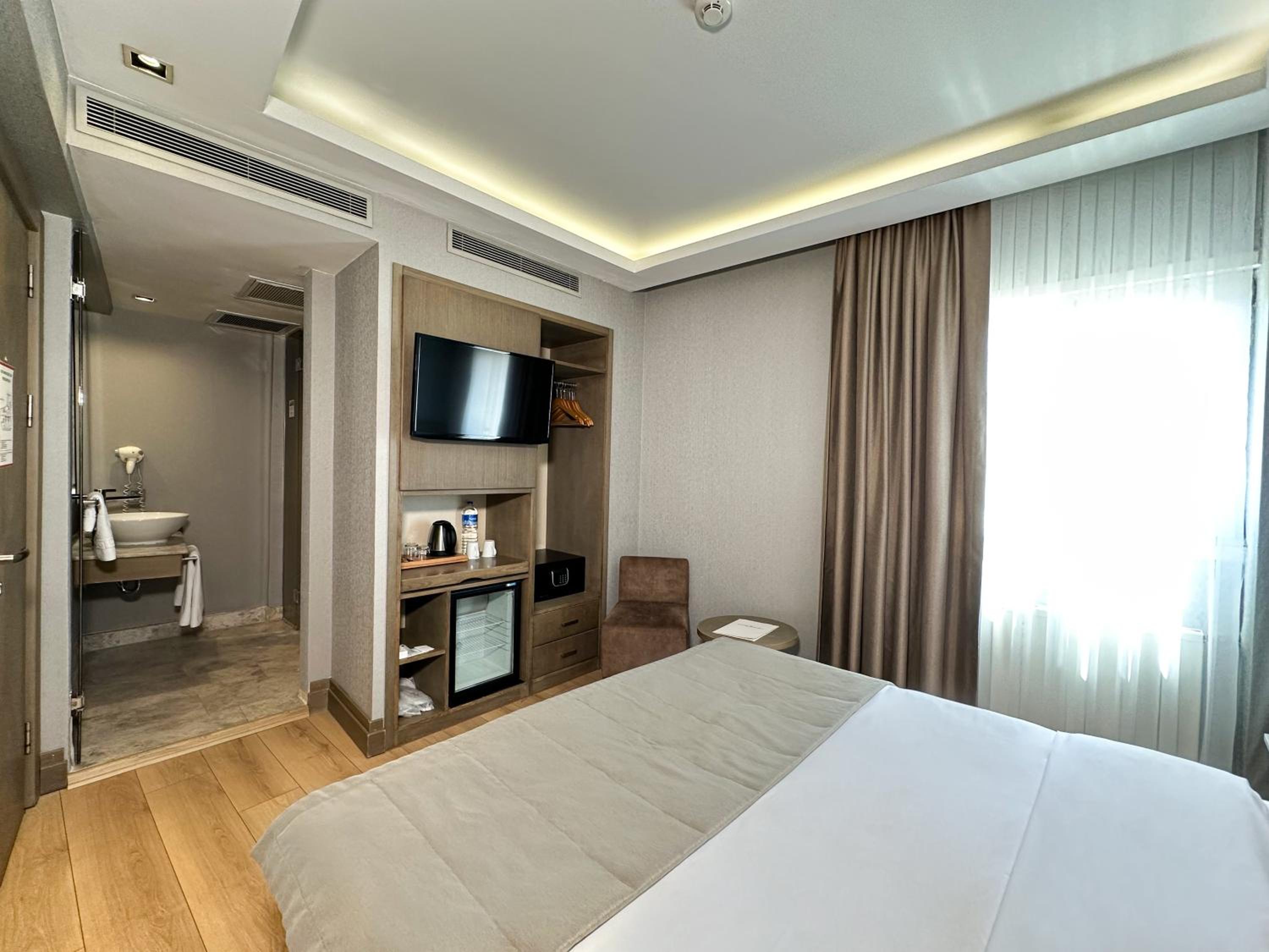 Economy Double Room photo 3