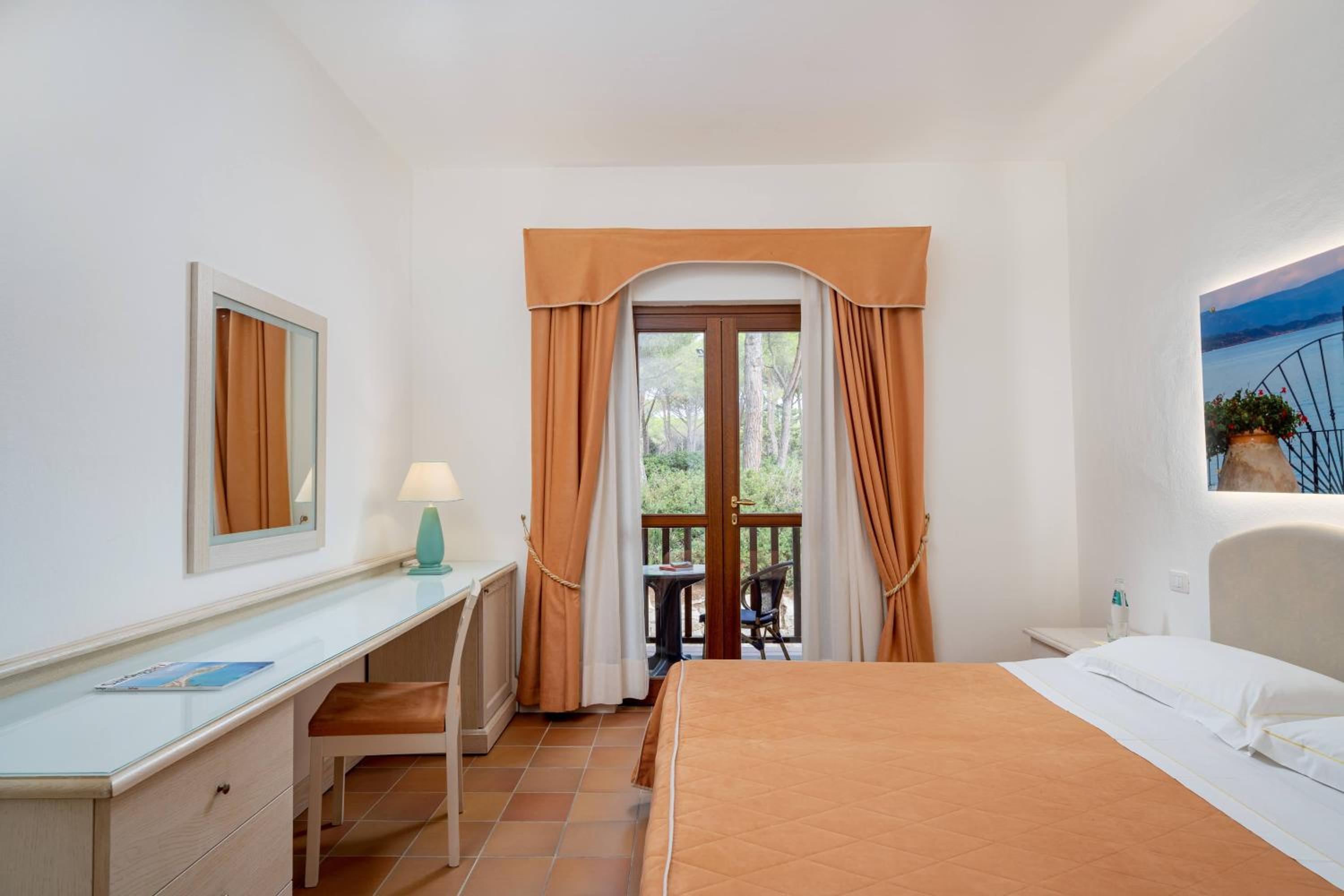 Double or Twin Room - Photo 6